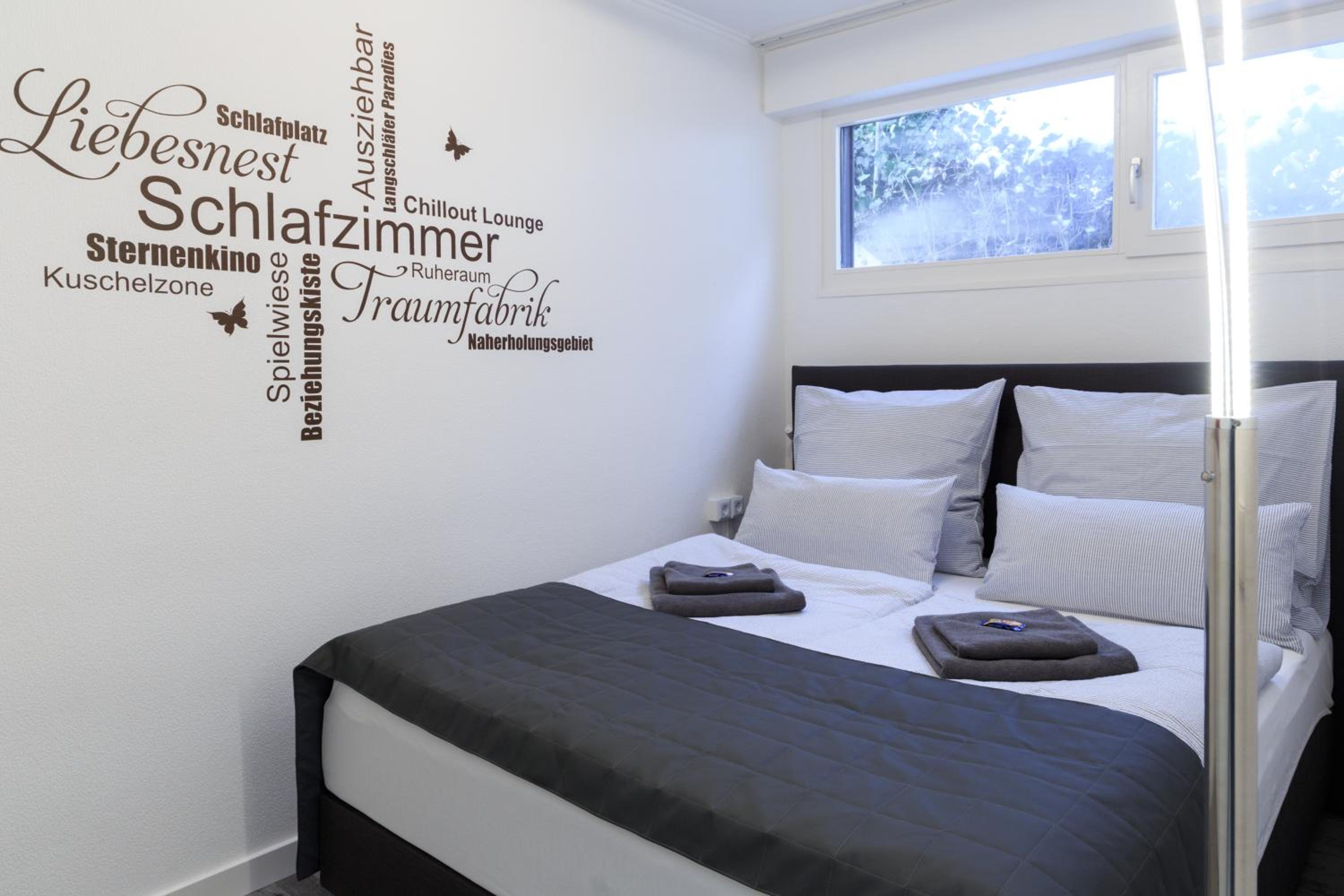 Apartment 82 with separate Bedroom and Massage Chair photo 3