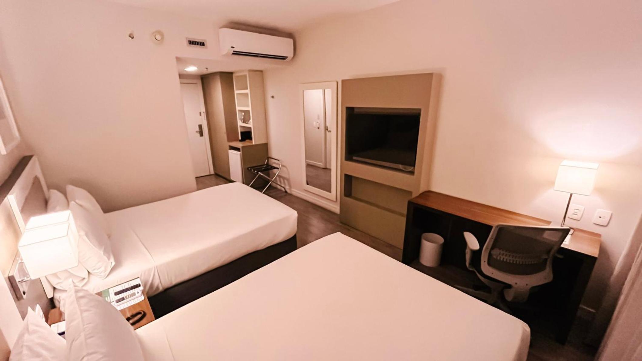 Holiday Inn Belo Horizonte Savassi — Upgraded Premium Double Room with Two Double Beds and City View