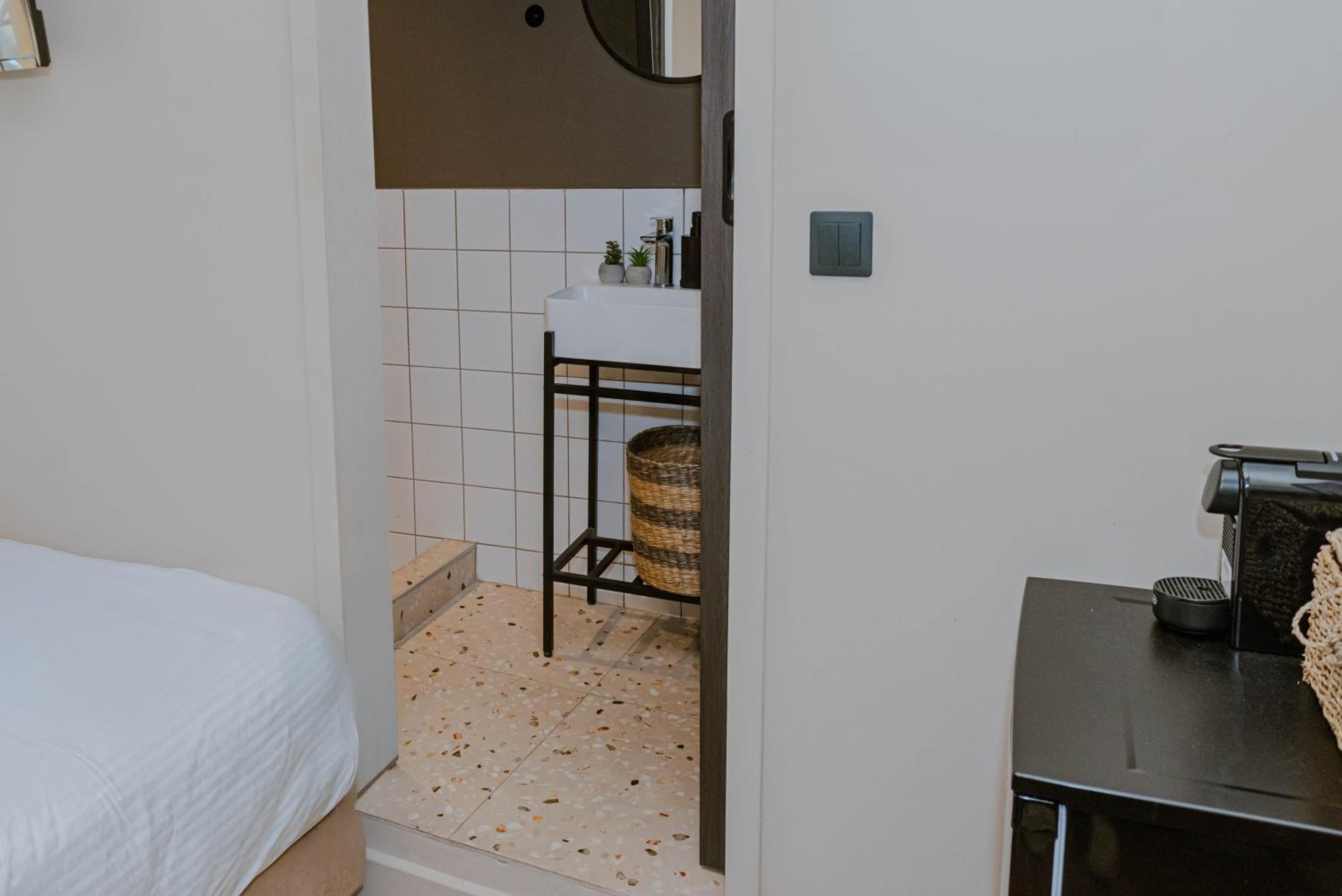 Single Room with Private Bathroom photo 3