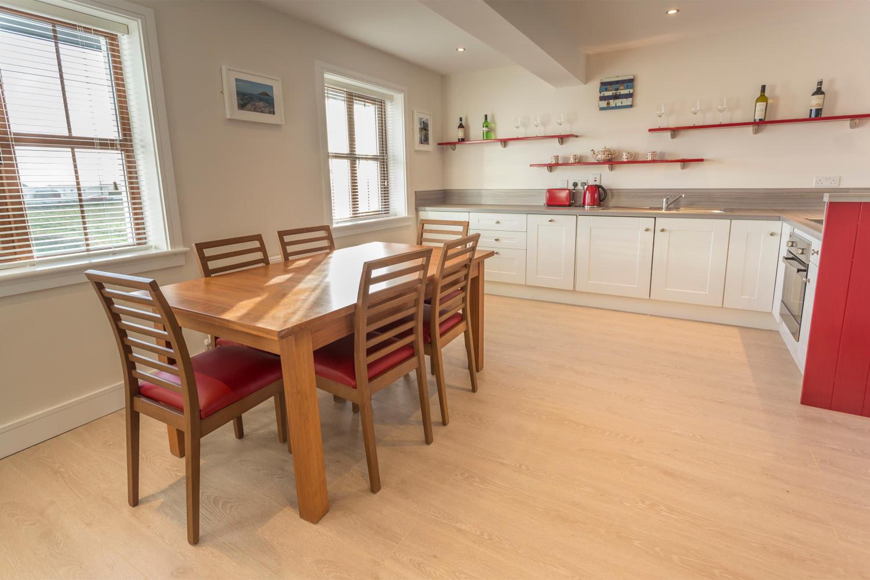 3 Bed Luxury Beach Home- Lighthouse photo 3
