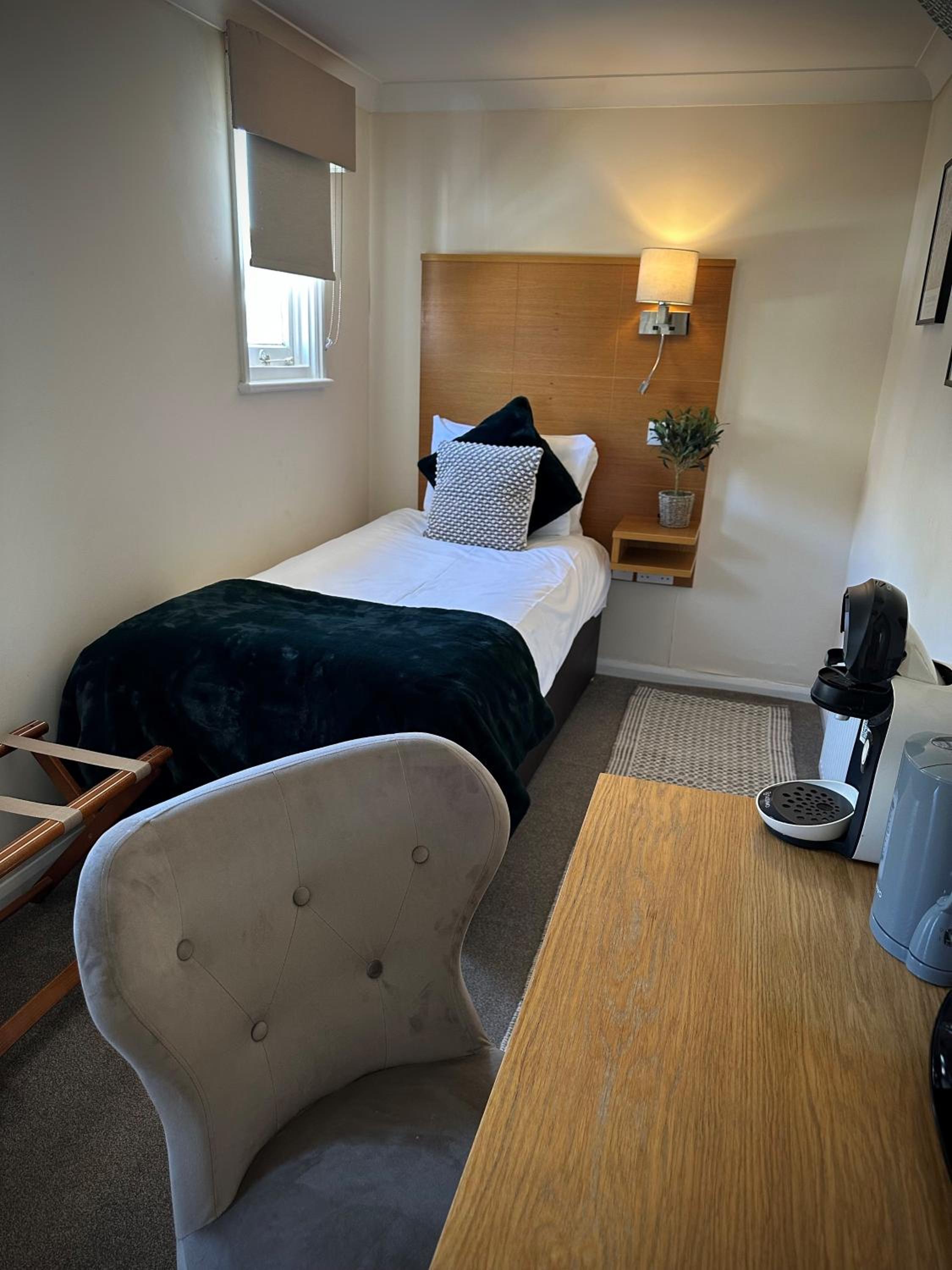 Single Room photo 2