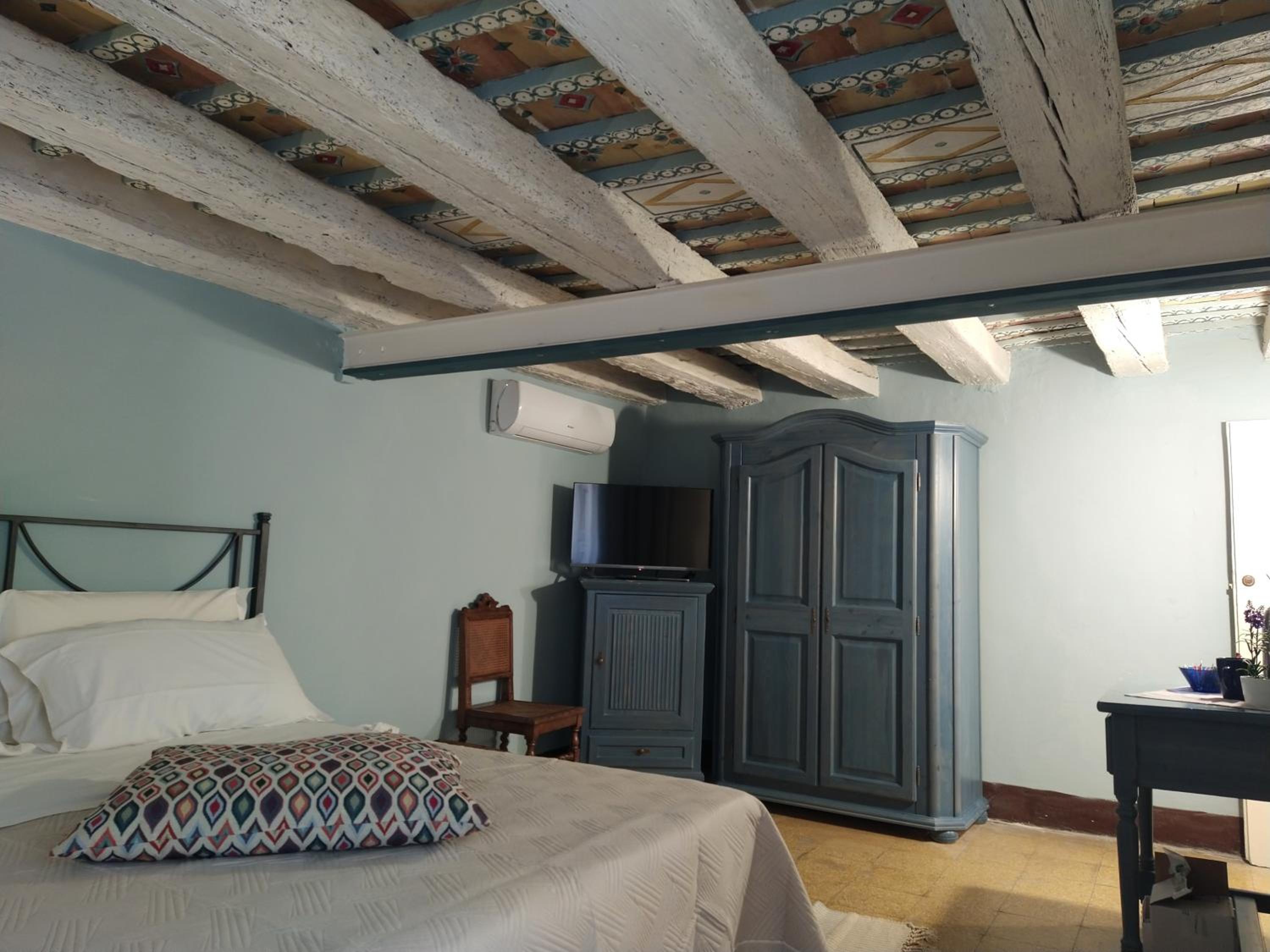 Double Room - Attic photo 3