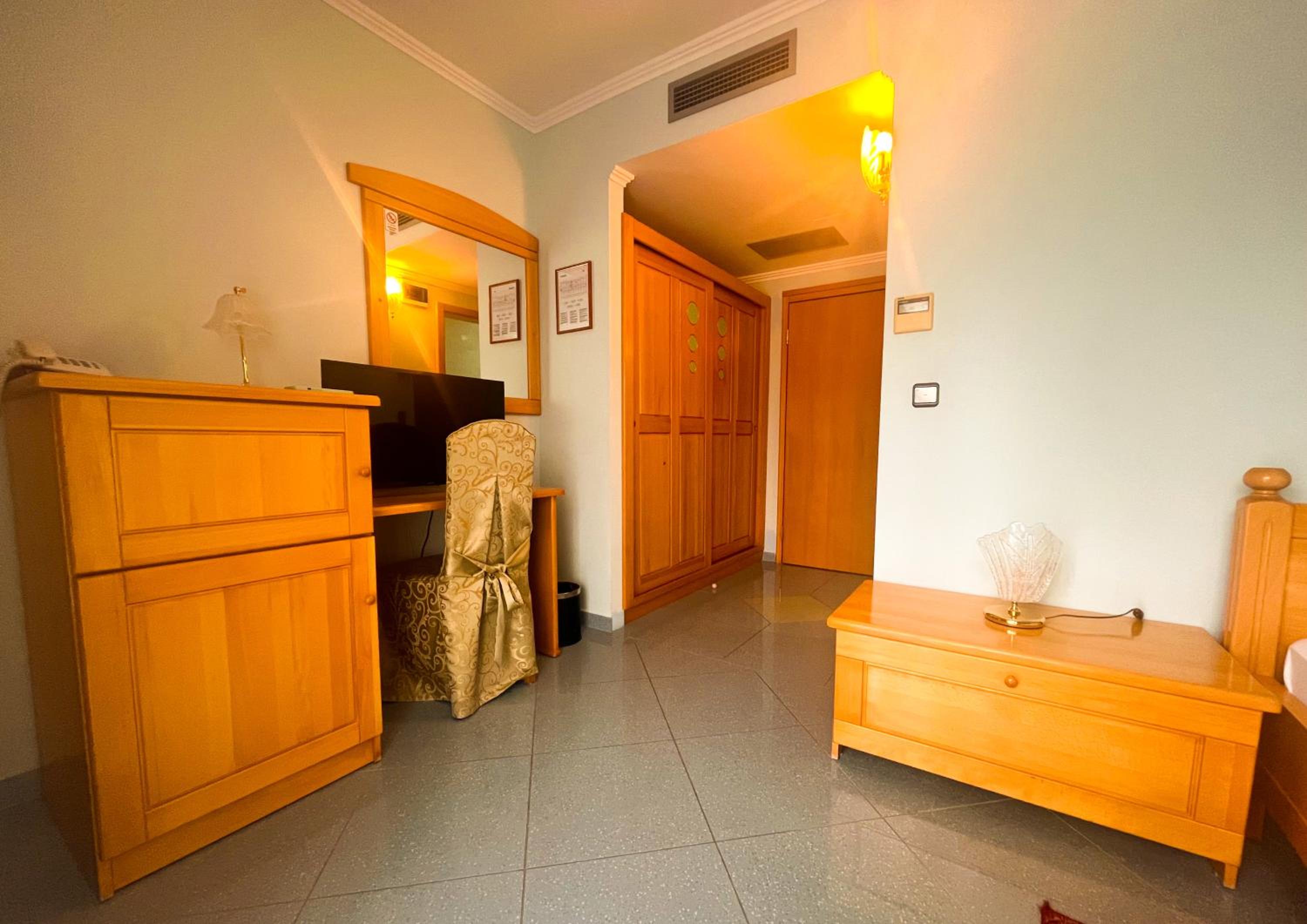Single Room - Disability Access photo 3