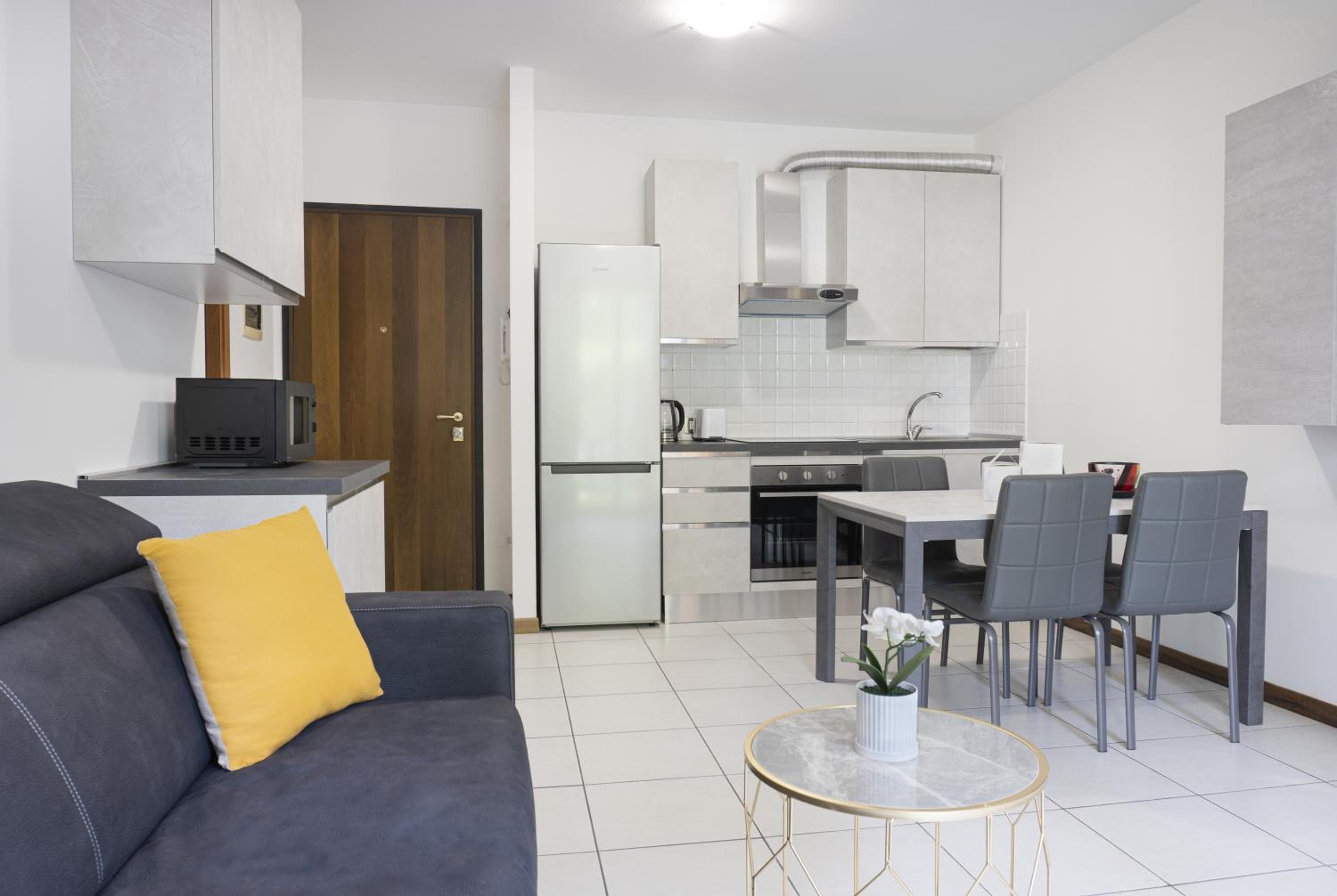 One-Bedroom Apartment photo 2