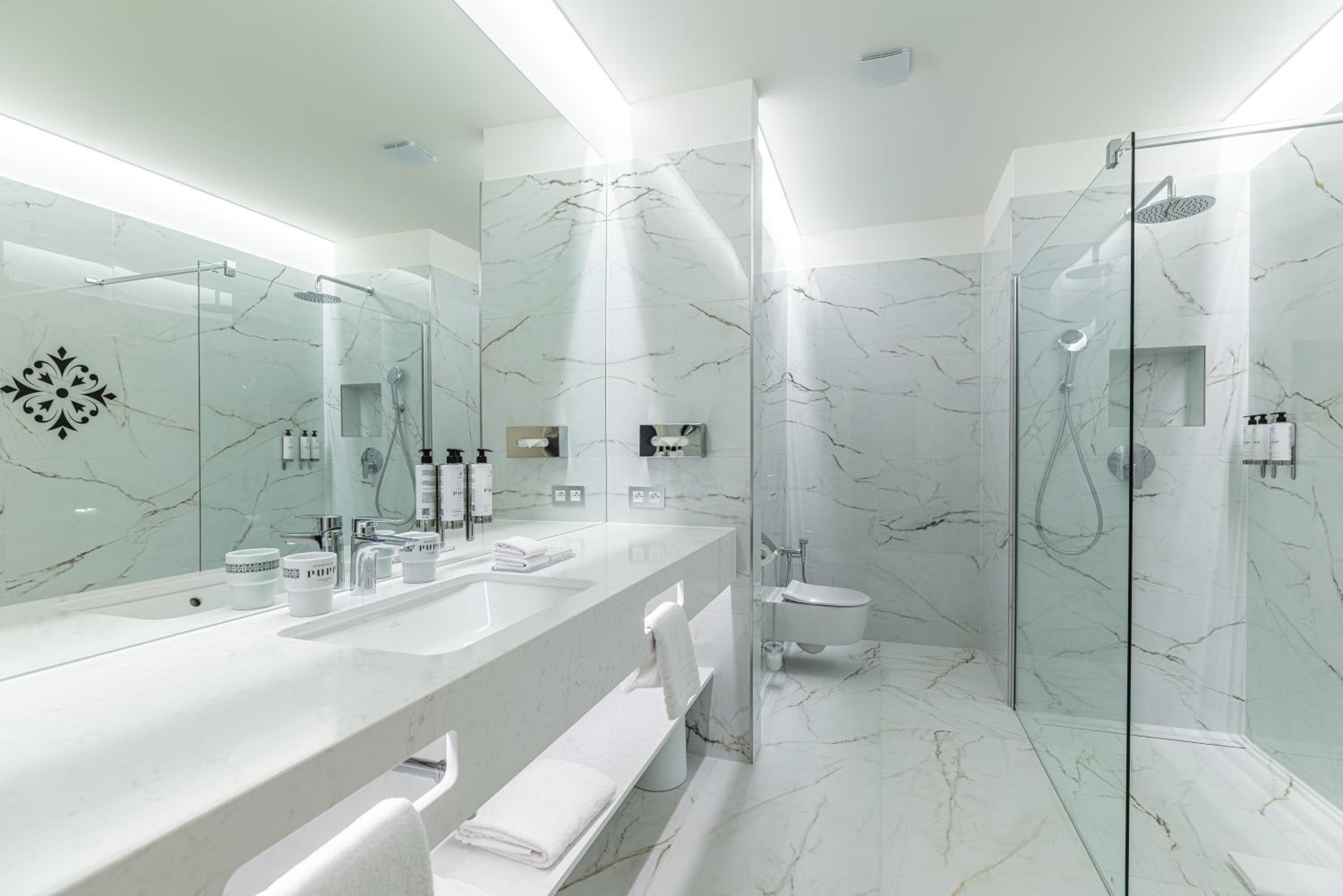 Riverside - Classic Suite front view with Wellness Access - Photo 3