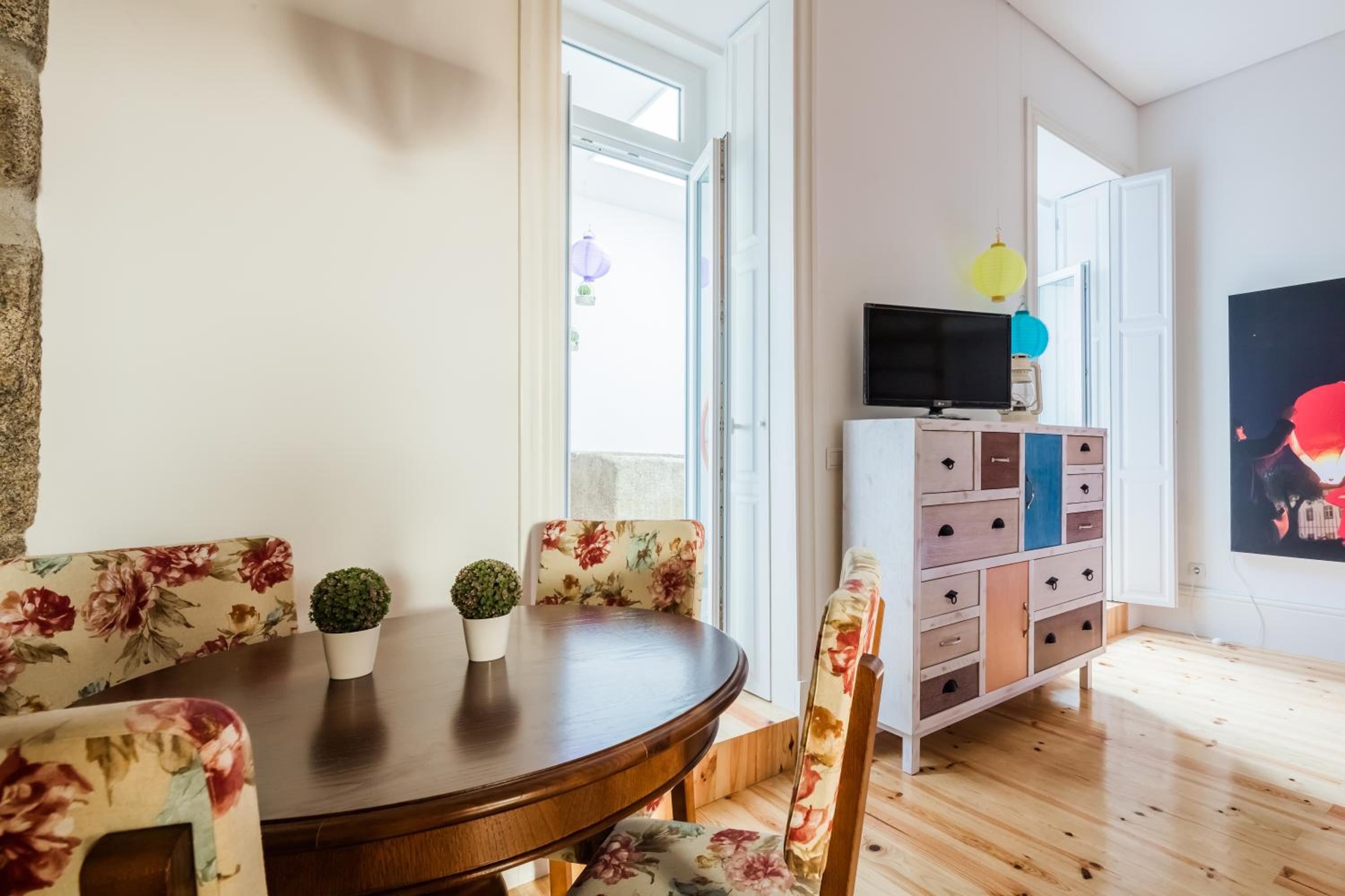 Studio Apartment - Photo 8