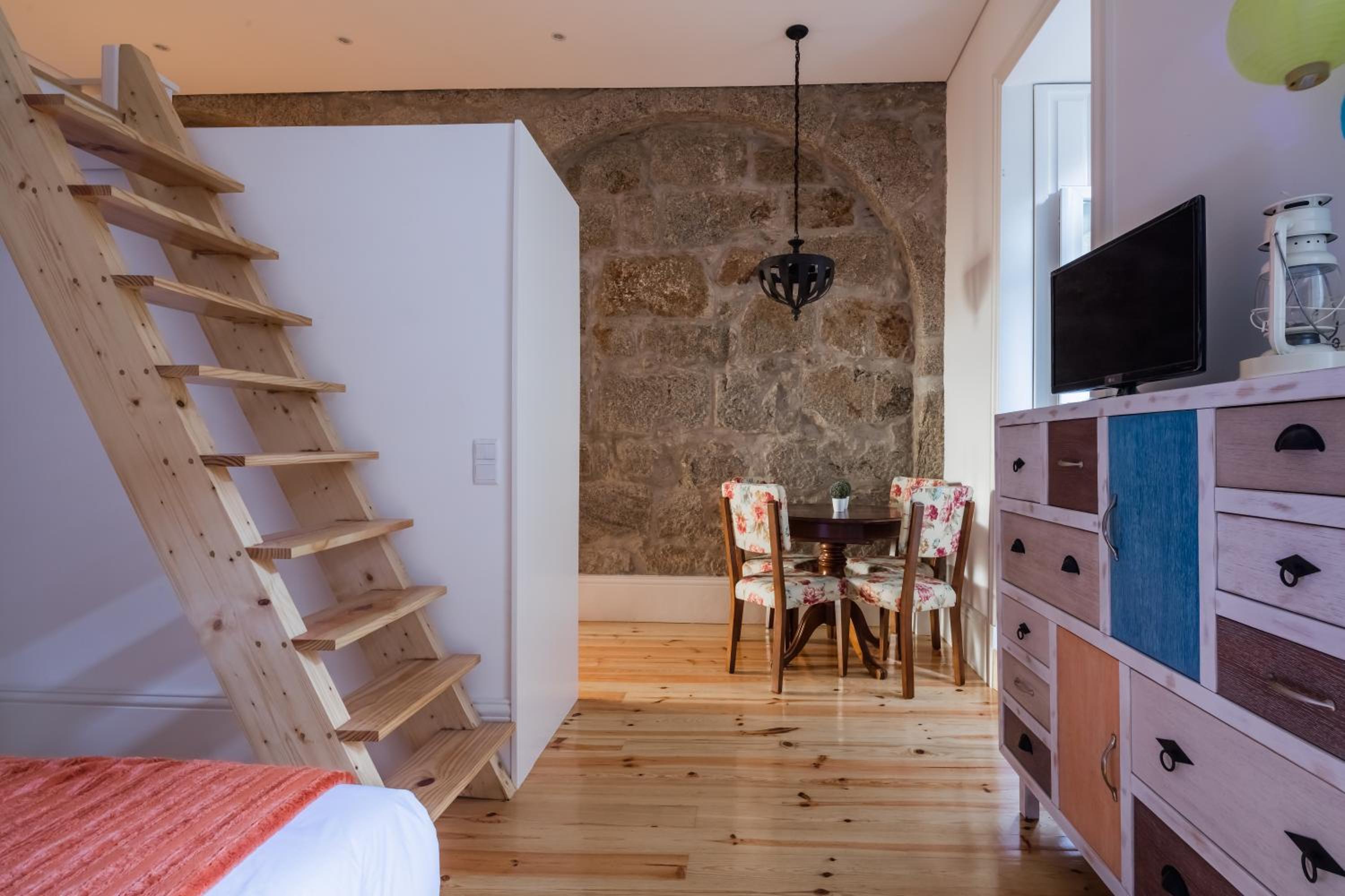 Studio Apartment - Photo 1