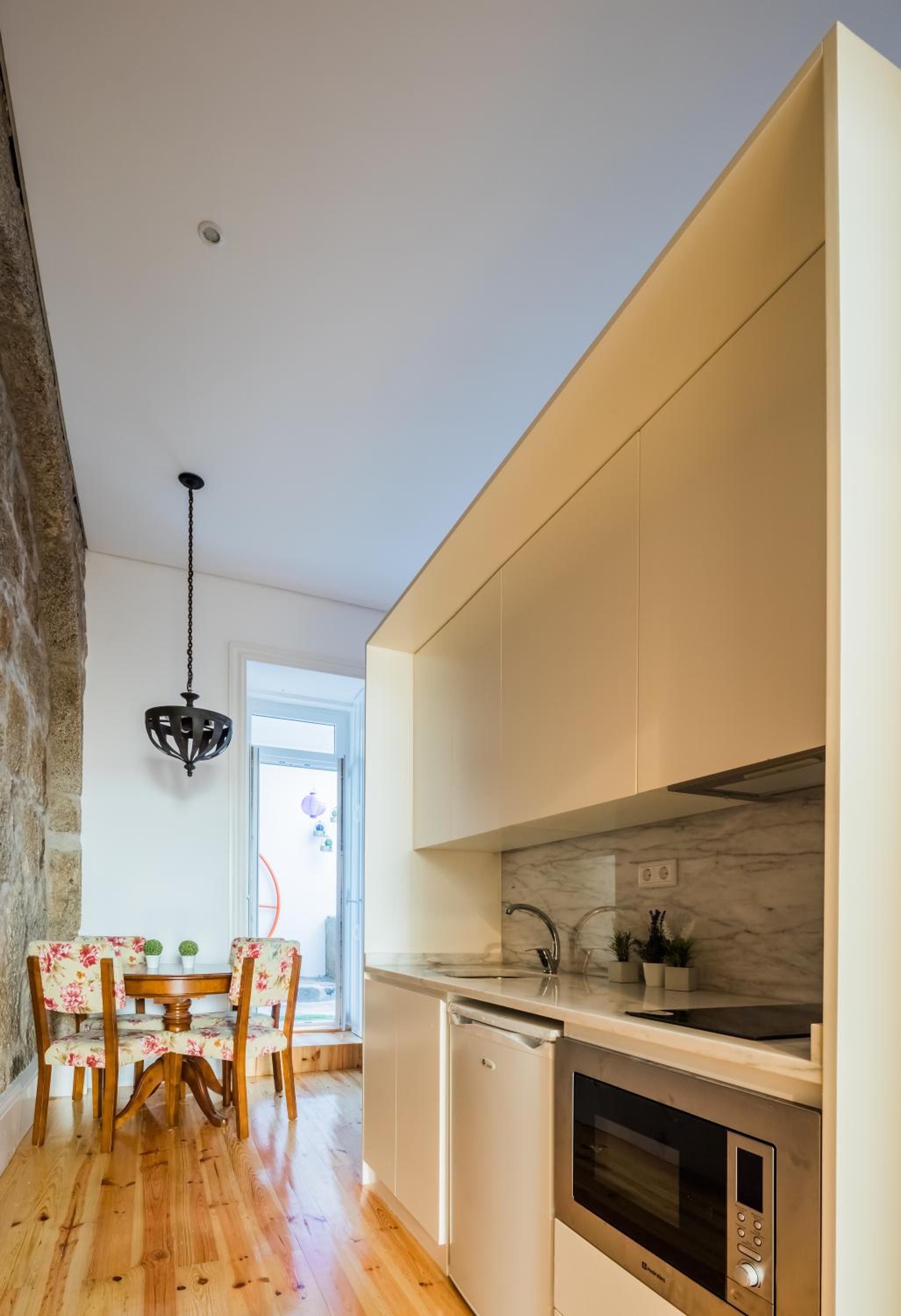 Studio Apartment - Photo 3