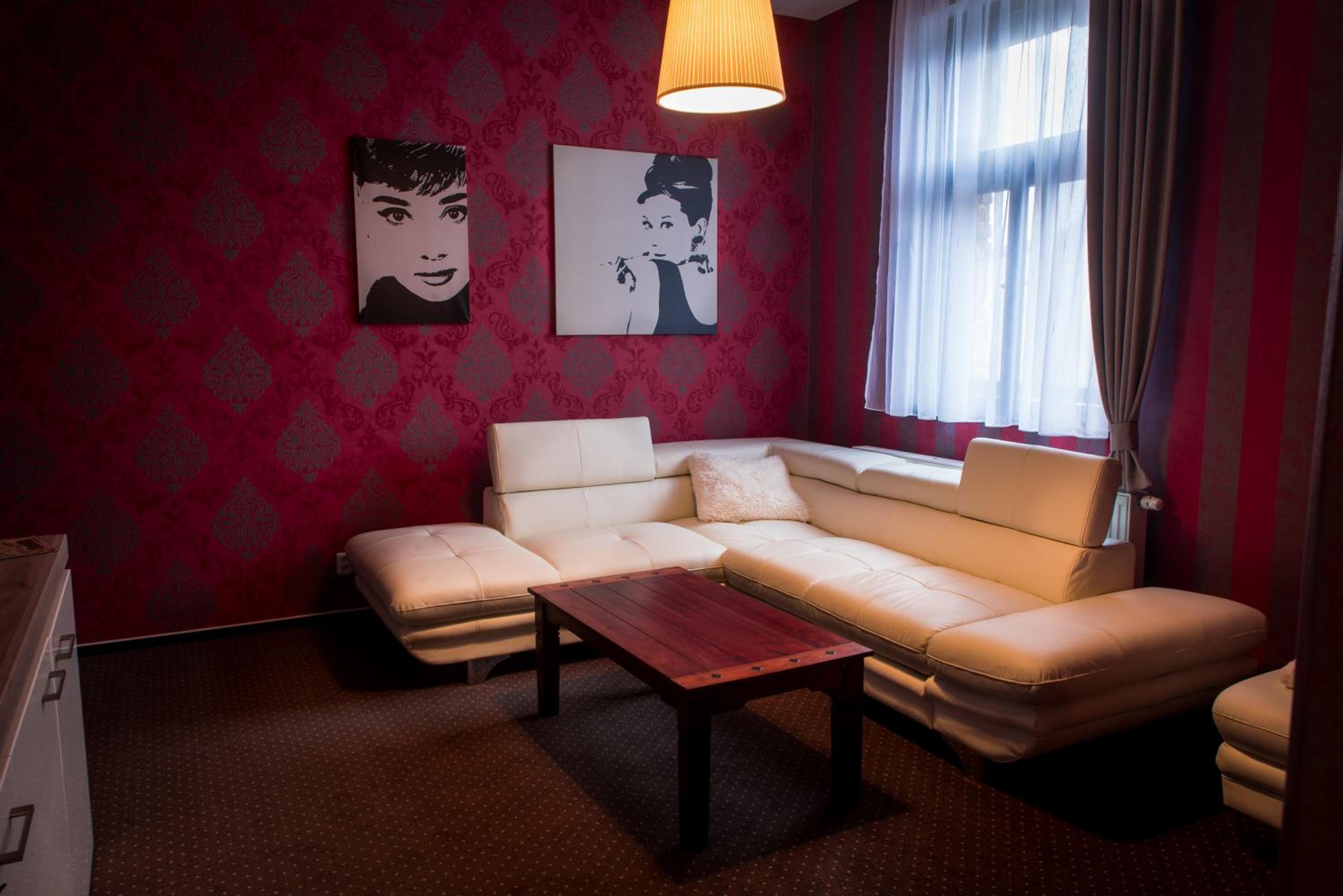 One-Bedroom Apartment - Photo 13