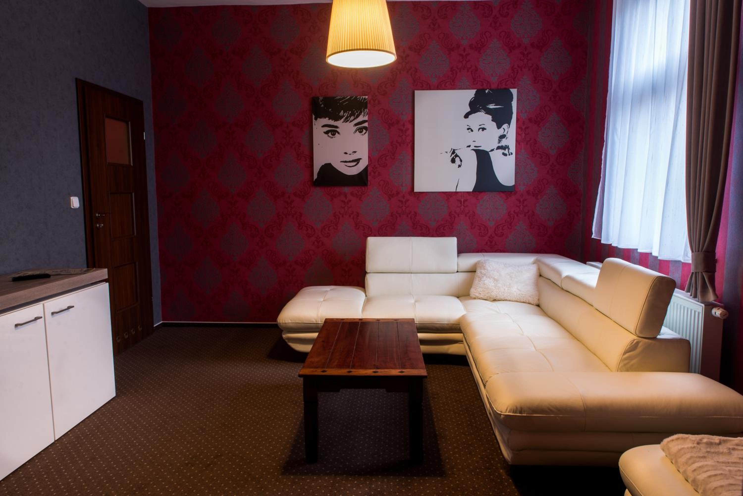 One-Bedroom Apartment - Photo 14