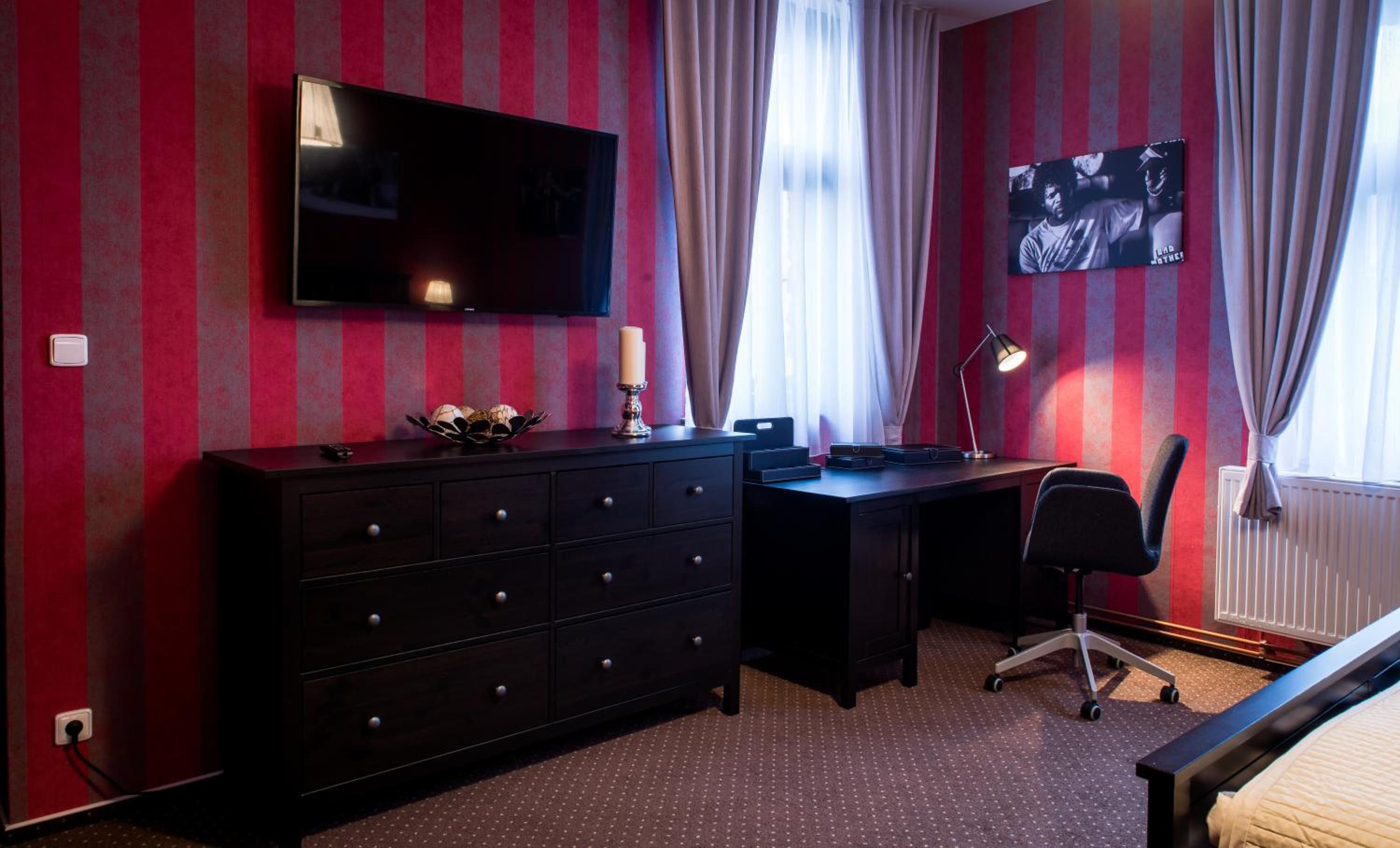 One-Bedroom Apartment - Photo 12