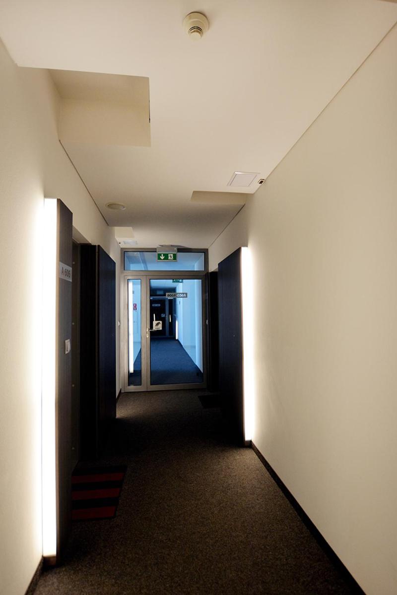 Three-Bedroom Apartment (1 - 10 Adults) - Photo 15