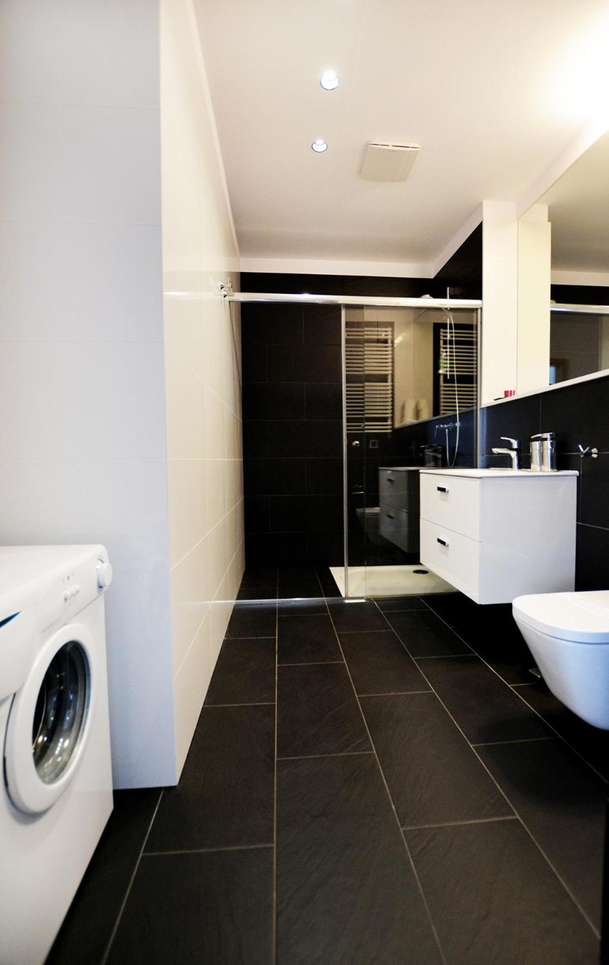 Three-Bedroom Apartment (1 - 10 Adults) - Photo 31