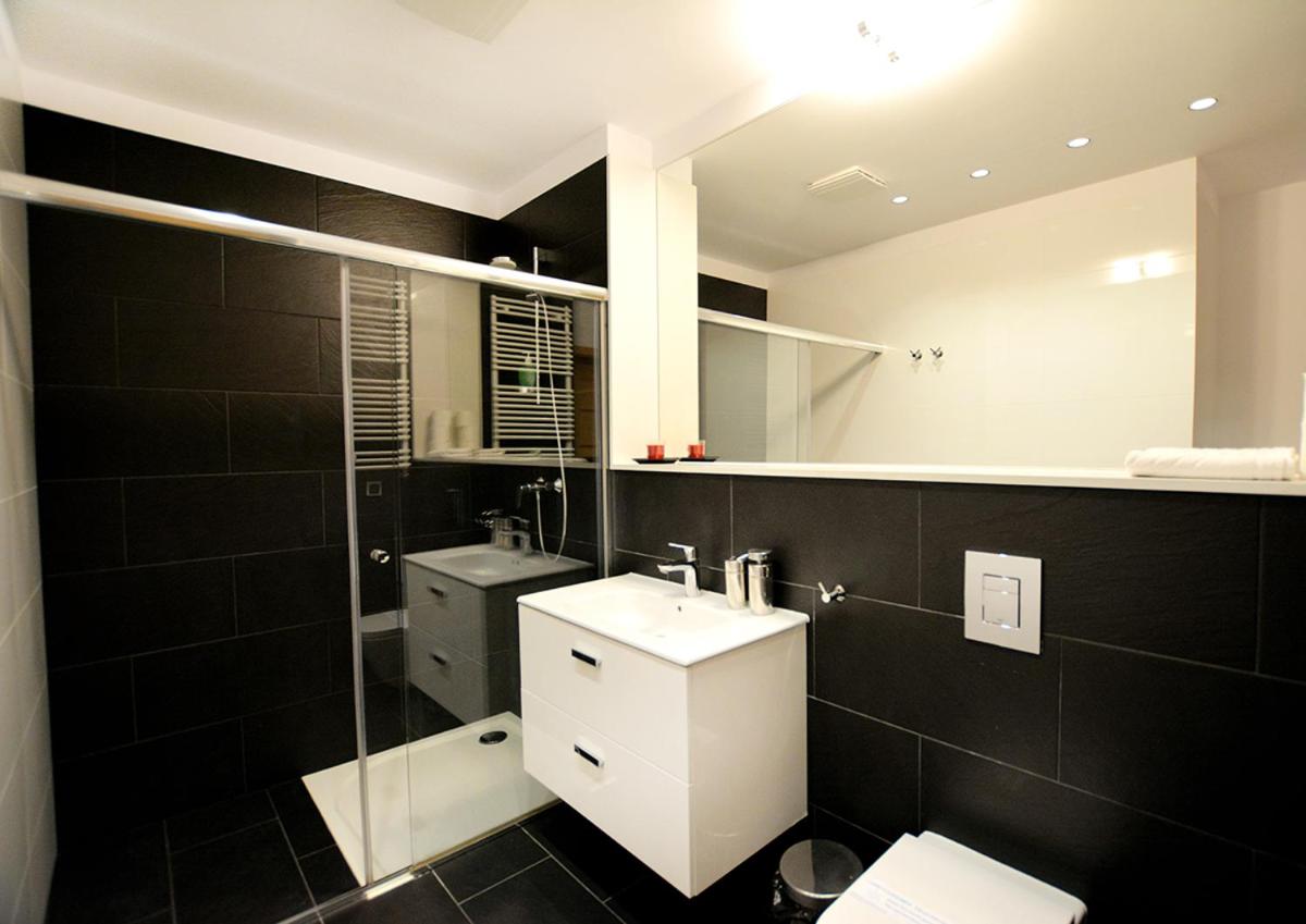 Three-Bedroom Apartment (1 - 10 Adults) - Photo 17