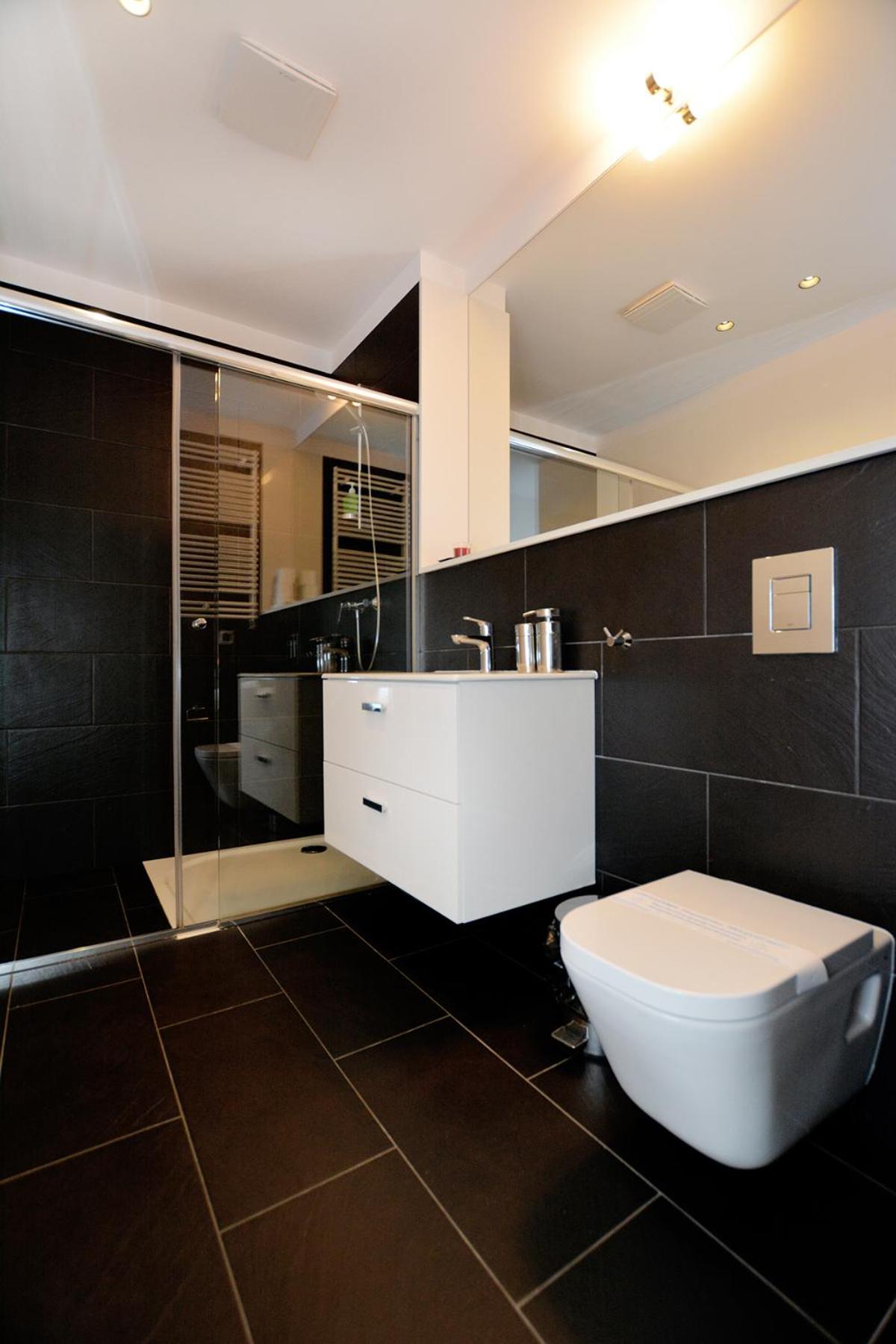 Three-Bedroom Apartment (1 - 10 Adults) - Photo 19