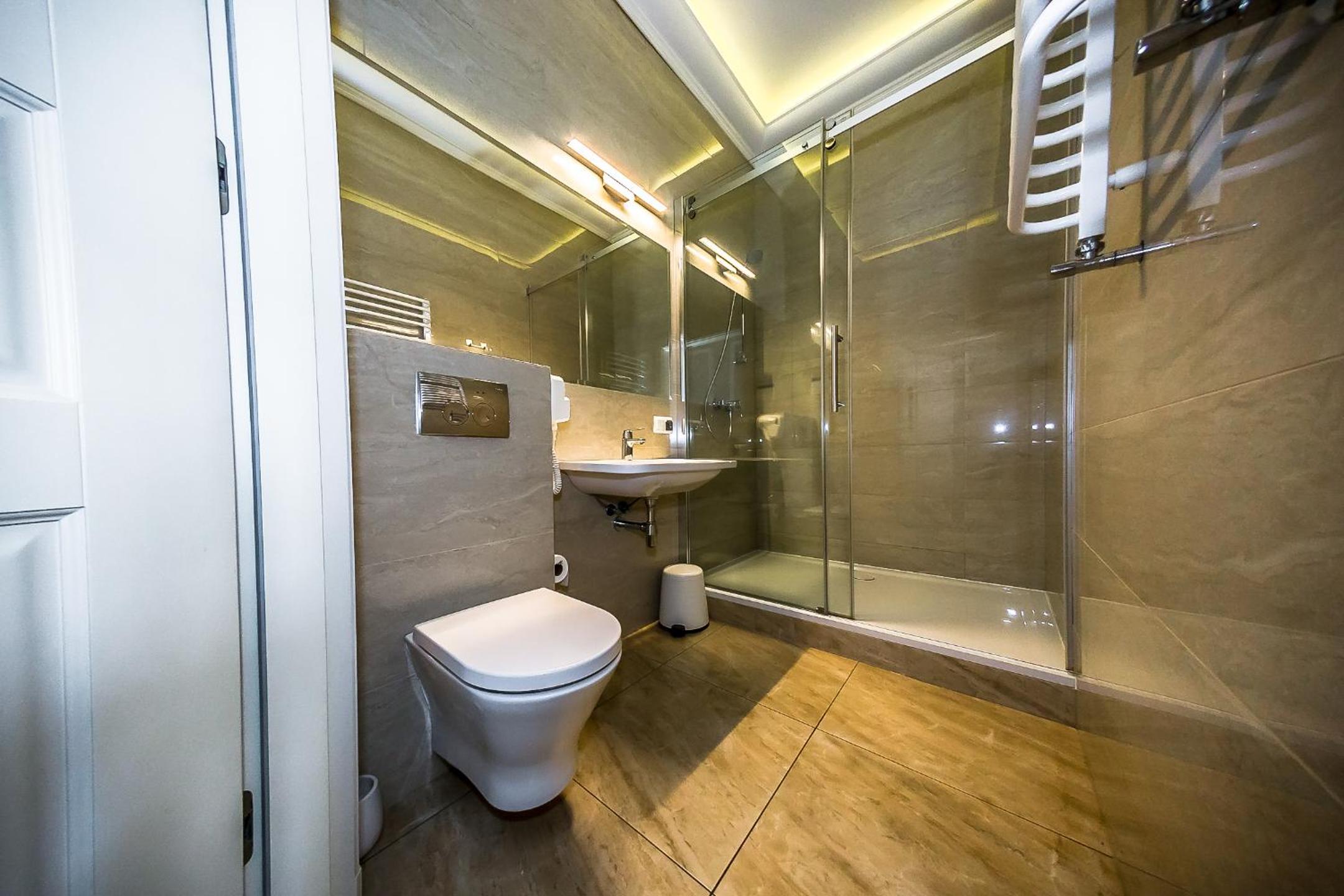 Standard Twin Room - Photo 4