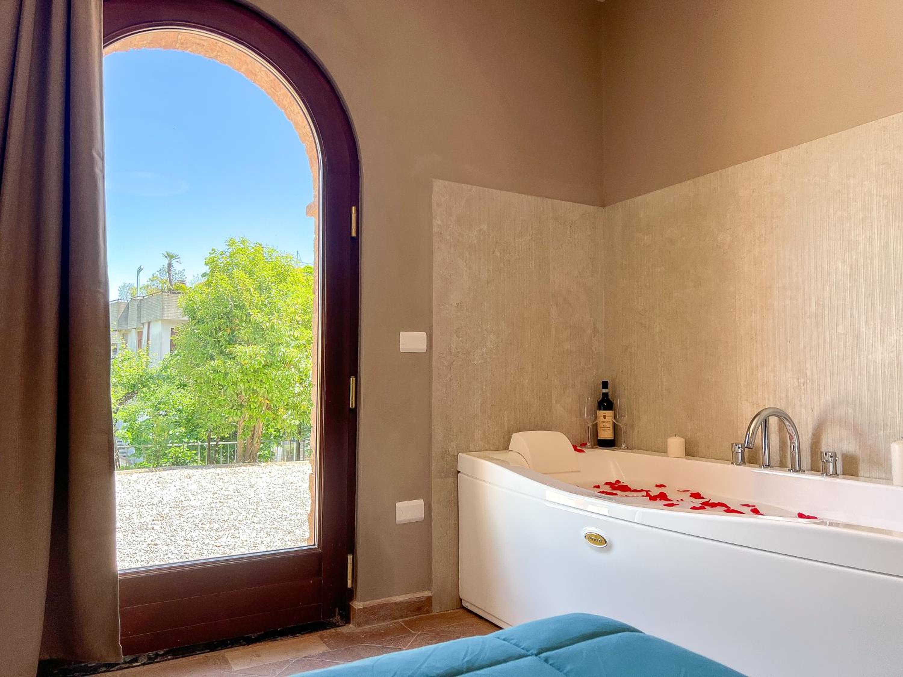 Deluxe Double Room with Bath