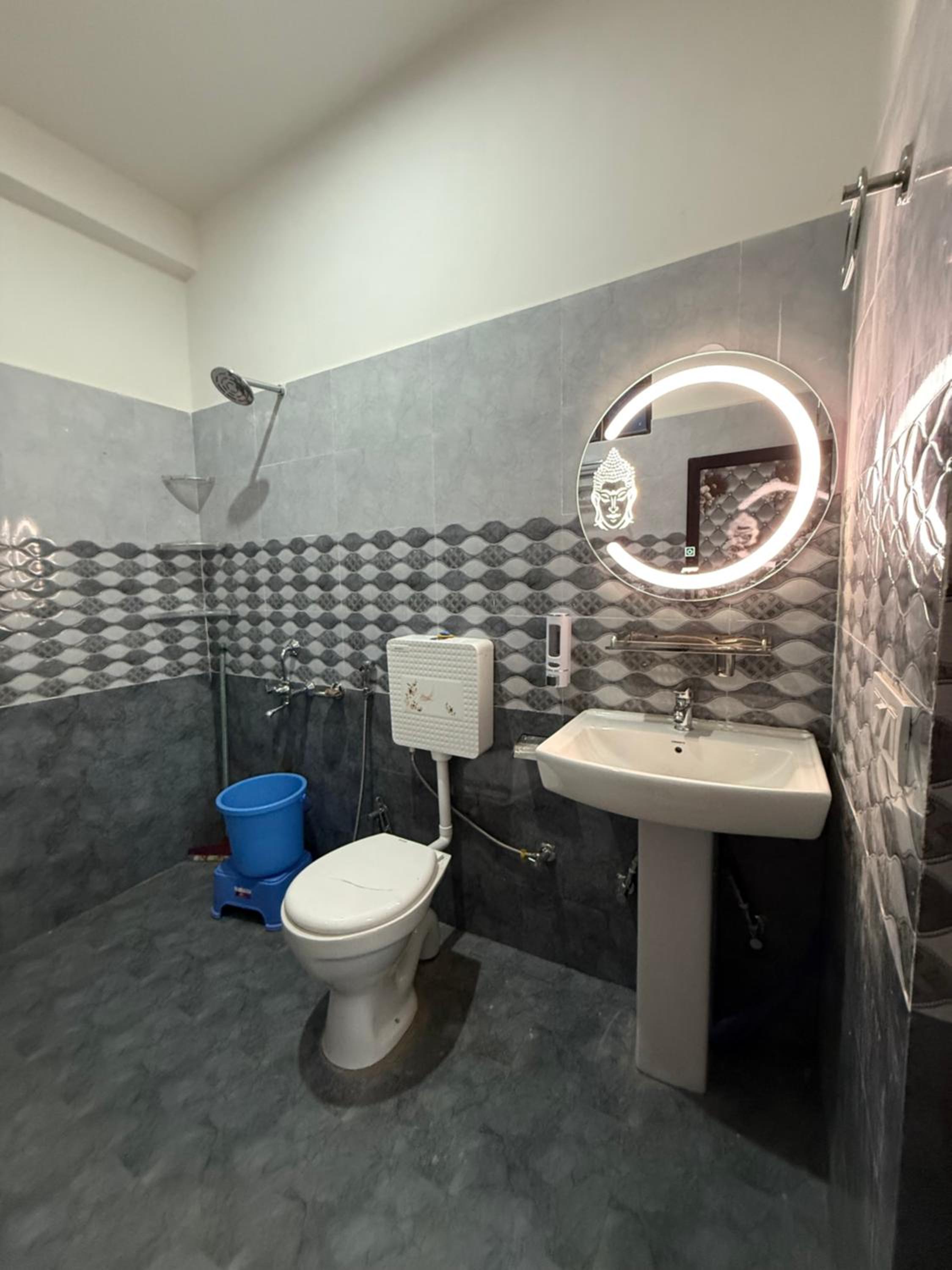 Deluxe Double Room with Balcony photo 2