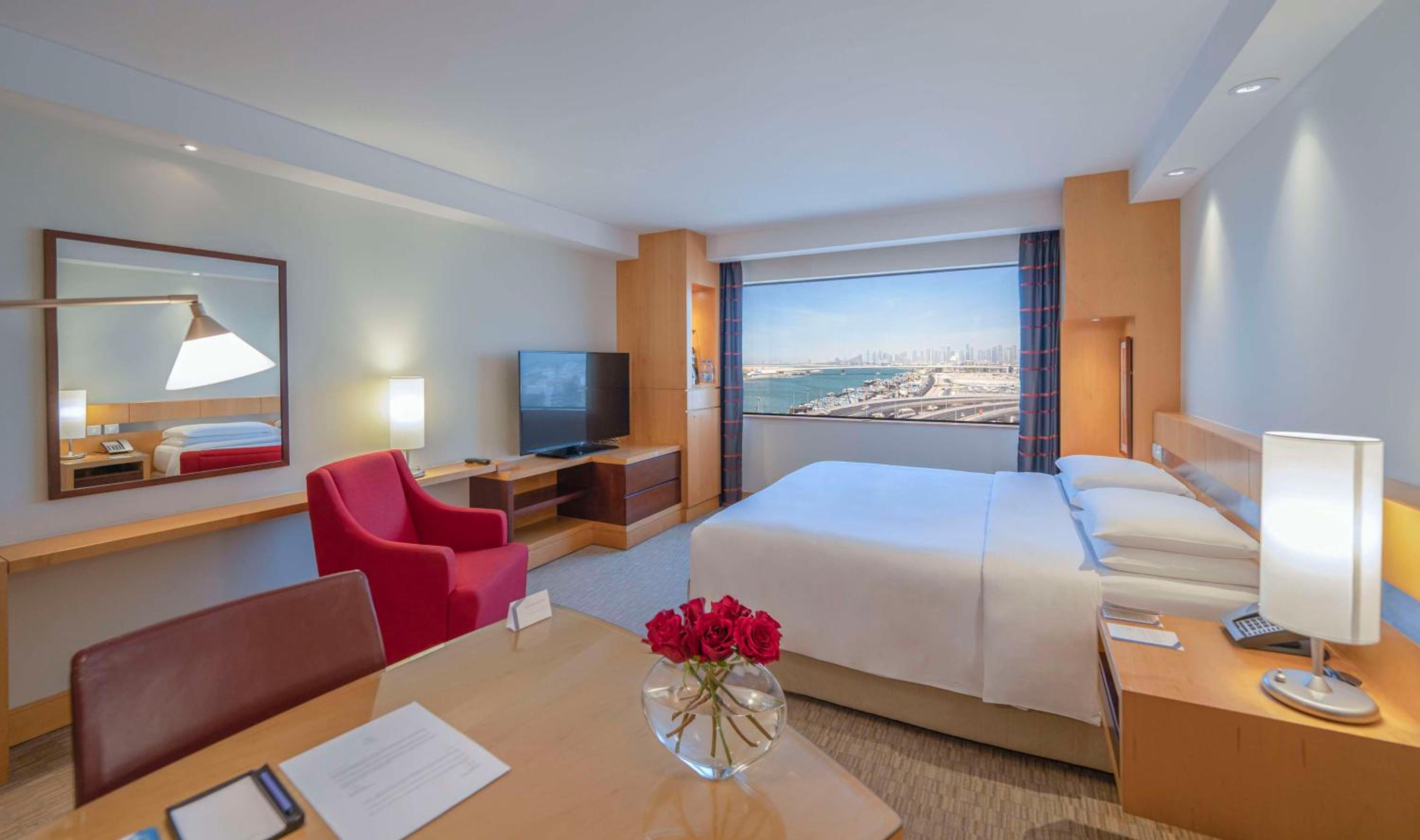 Club King/Twin Room - Staycation offer with breakfast for 2 adults & 2 children, cocktail hour with 1 drink per person, 45-min ice rink access and a large pizza photo 3