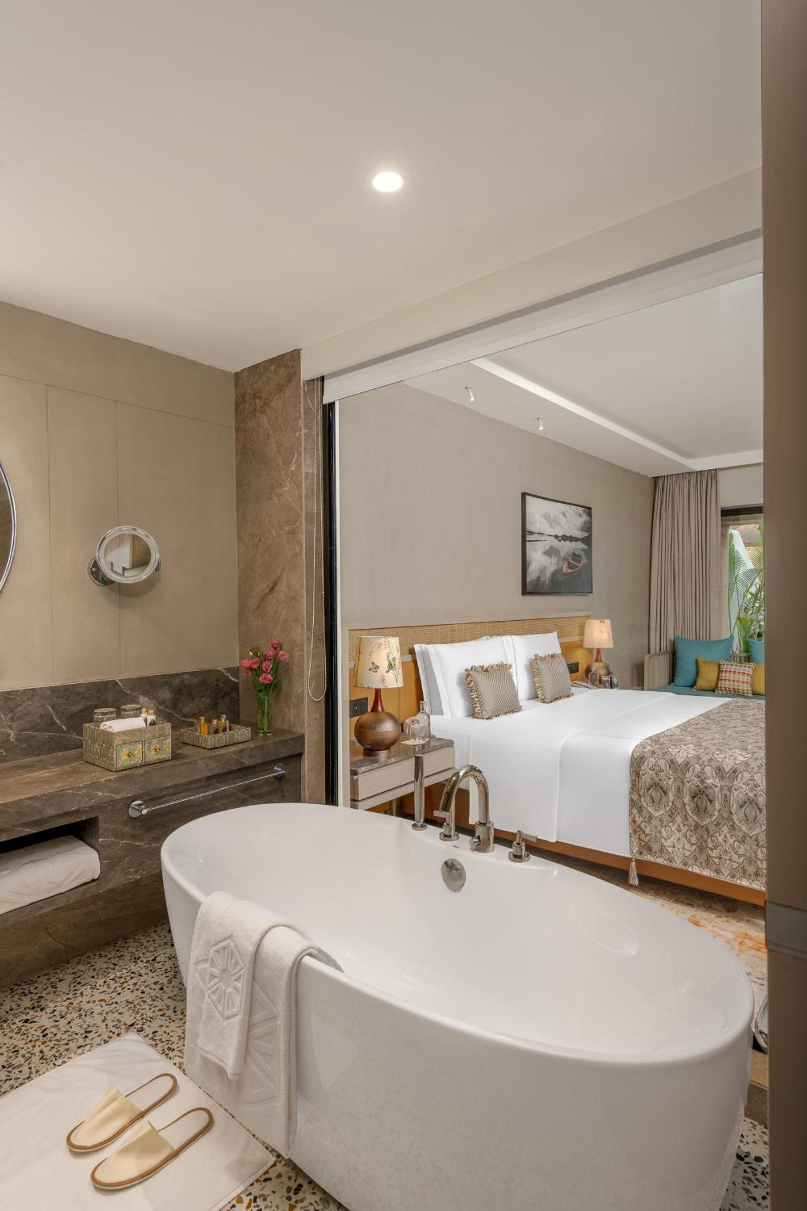Deluxe King Room photo 3