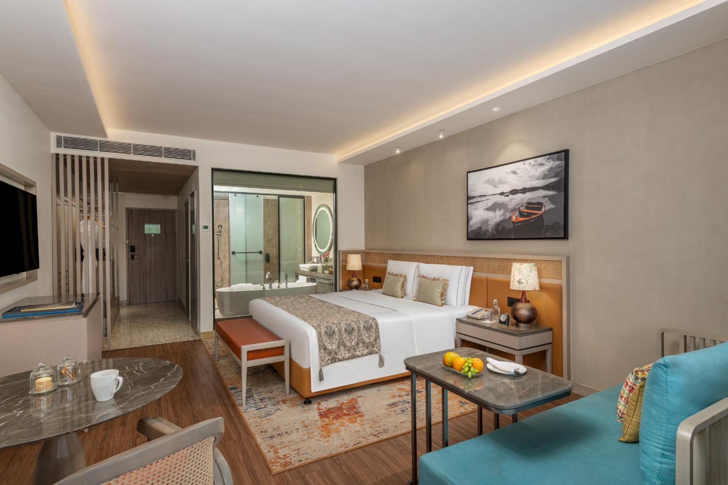 Deluxe King Room photo 2