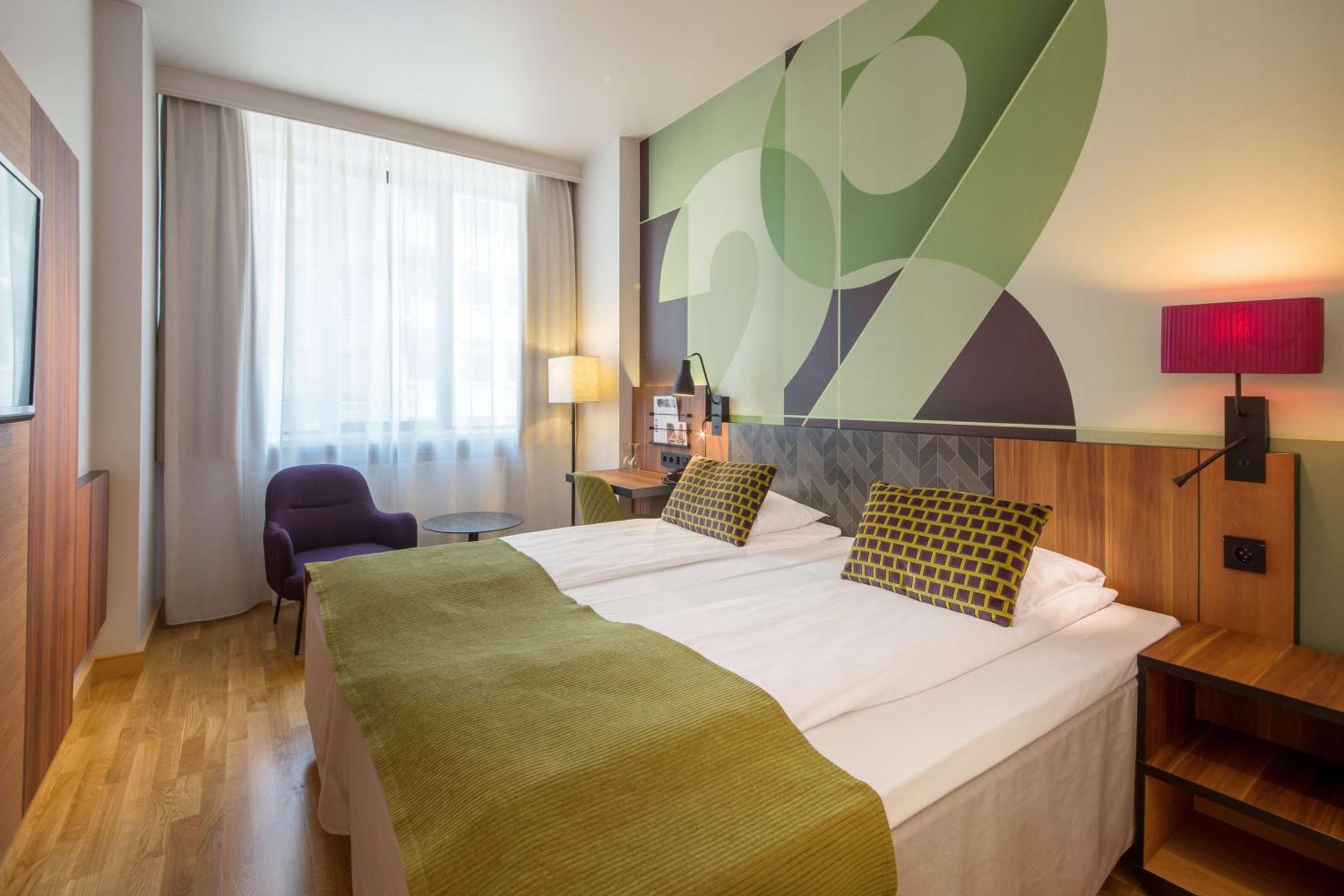 Standard Double or Twin Room - Photo 9