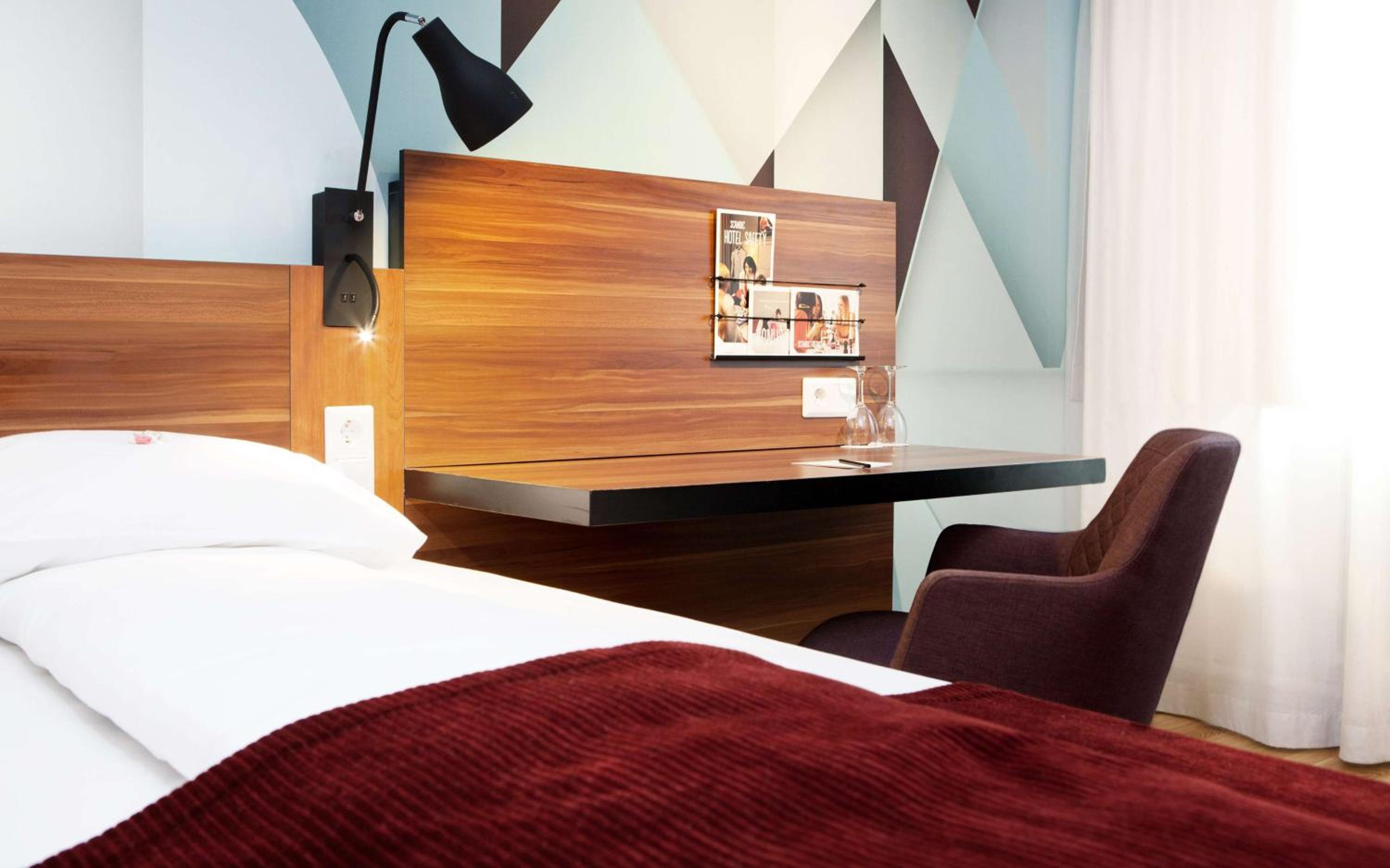 Standard Queen Room - Photo 2