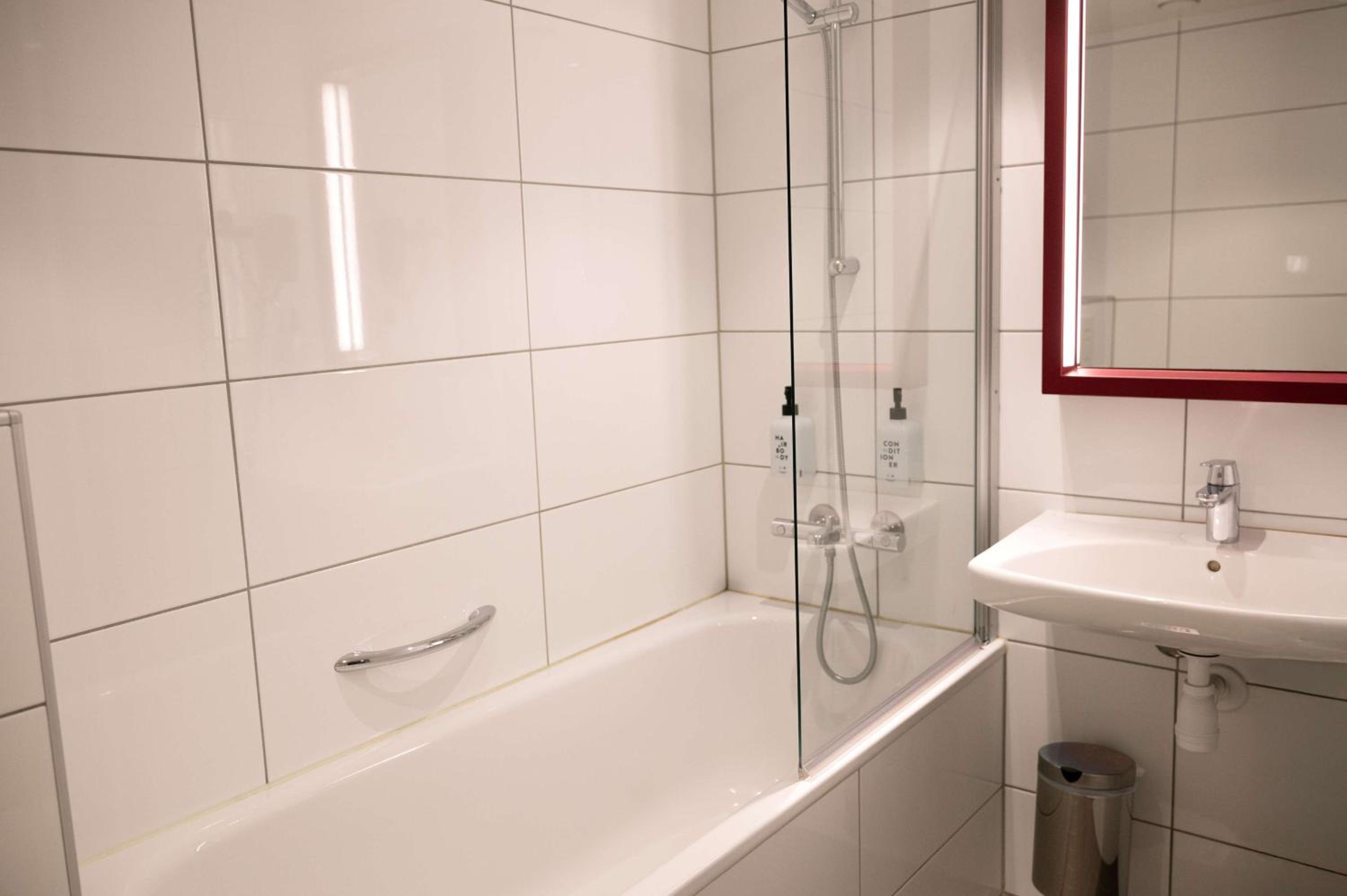 Standard Double or Twin Room - Photo 6