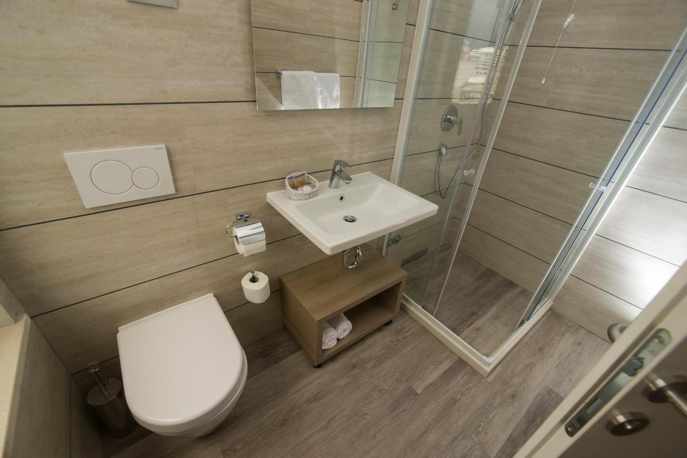 Double or Twin Room photo 3