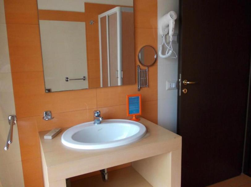 Quadruple Room - Photo 6