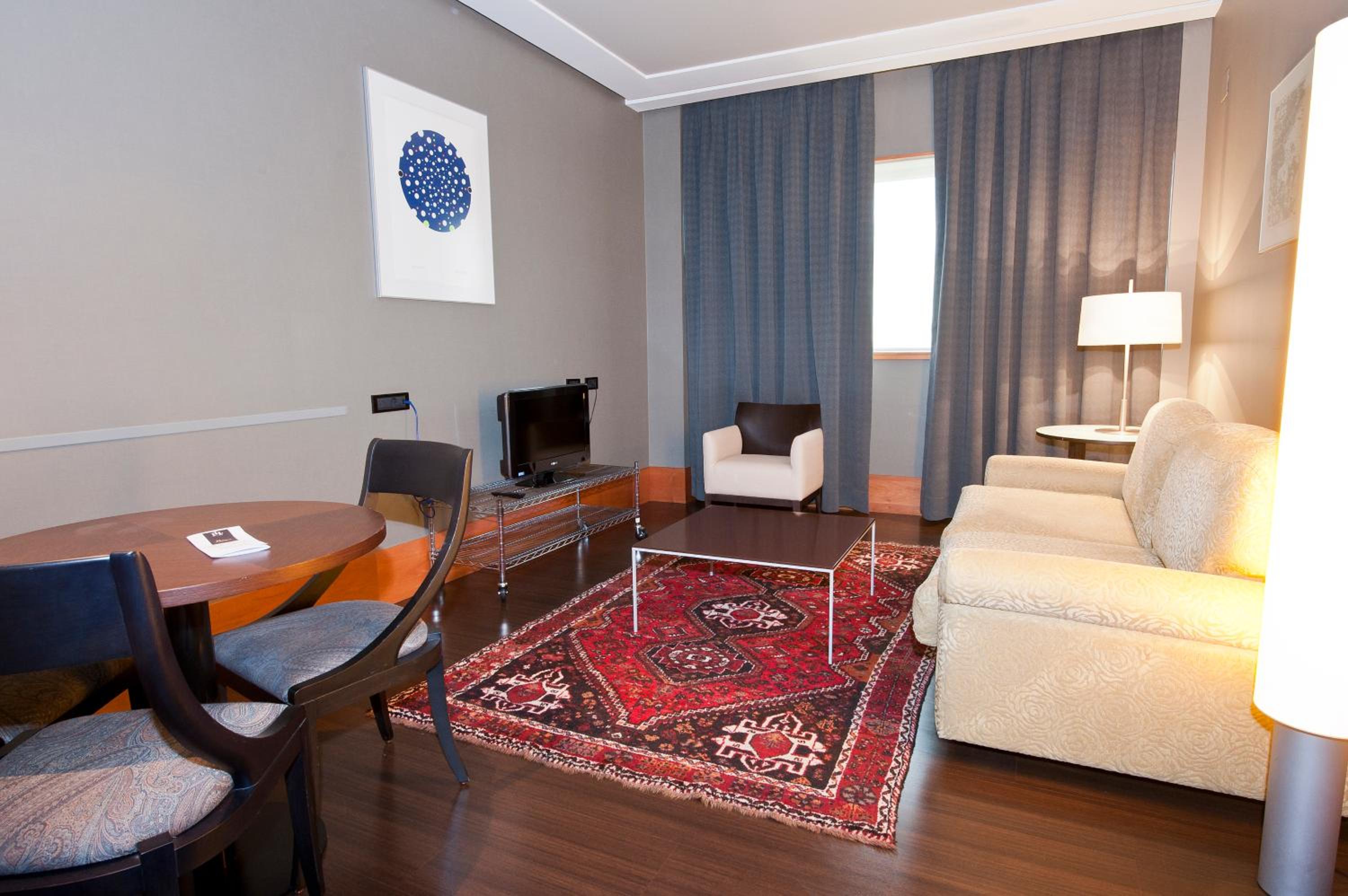 One-Bedroom Apartment - Photo 3