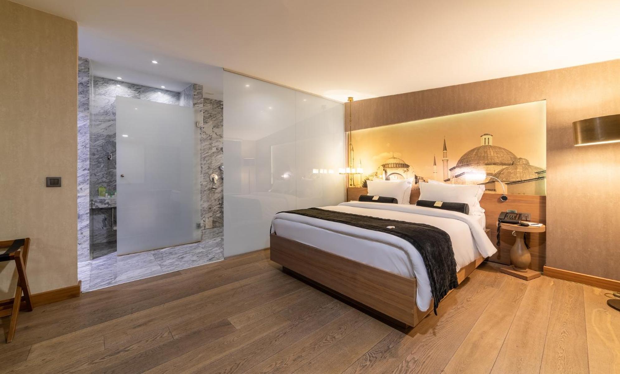 Deluxe Room (Grand)
