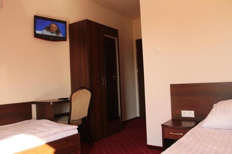 Twin Room - Photo 1