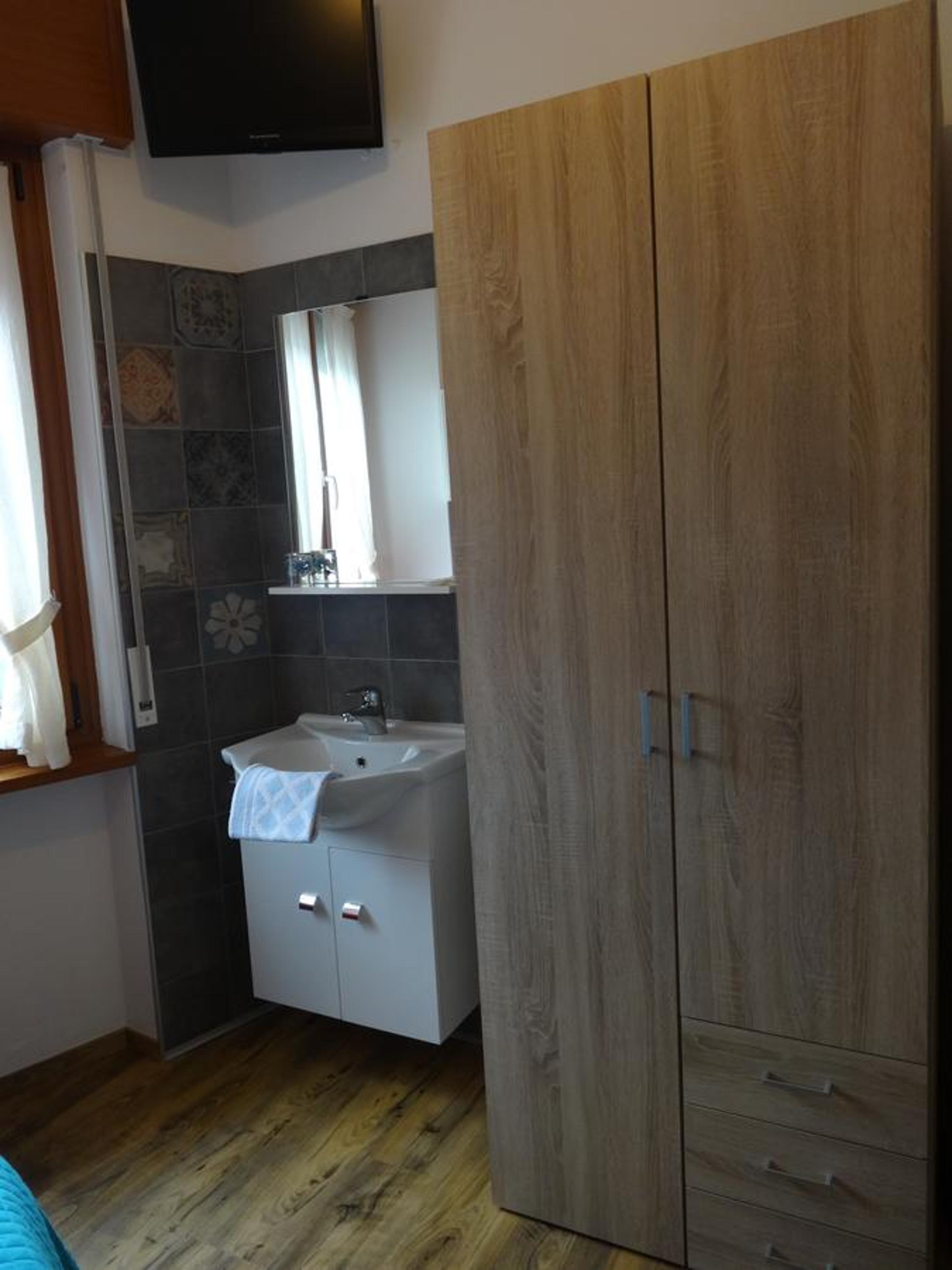 Economy Single Room With external shared bathroom