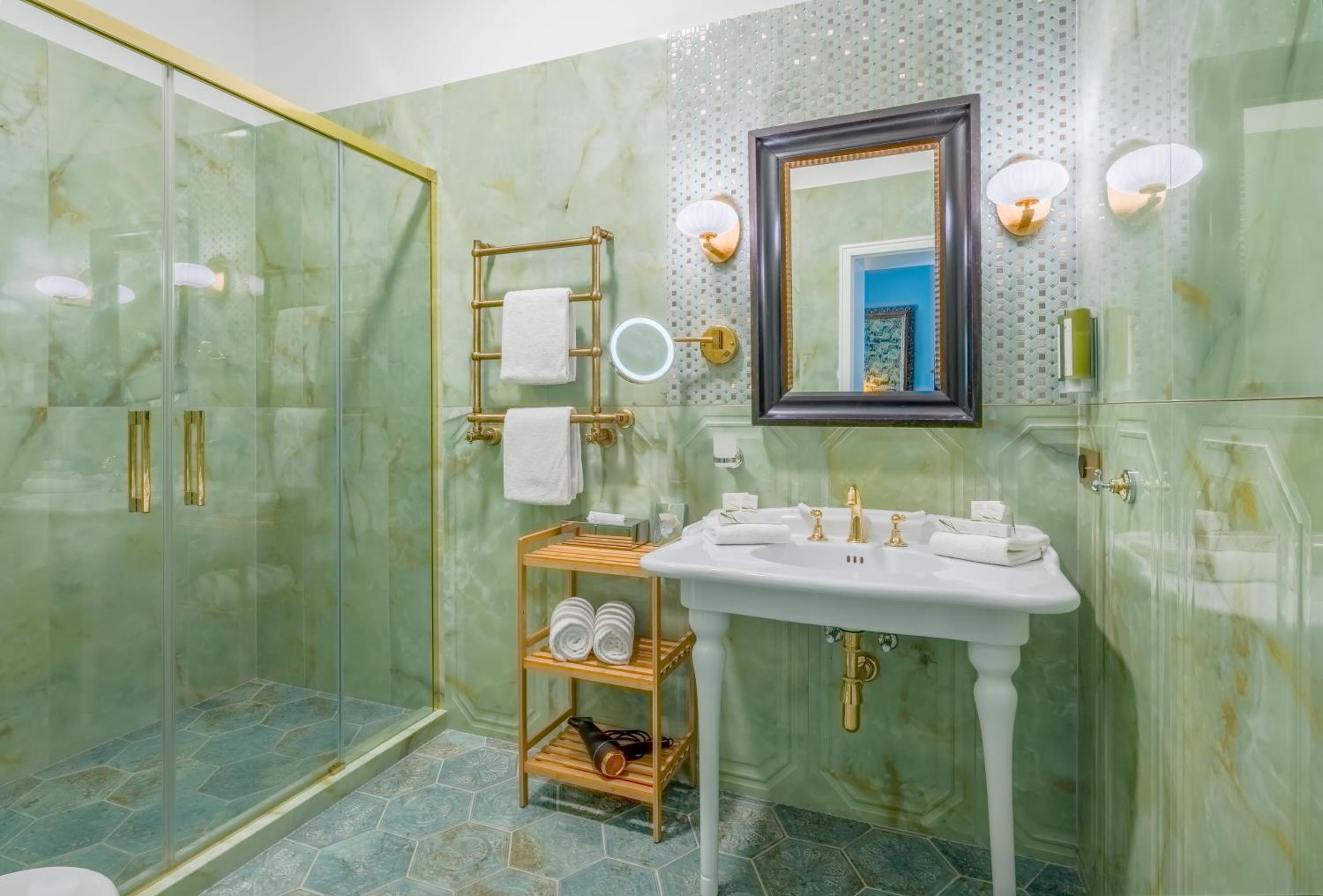 Deluxe Queen Room photo 3