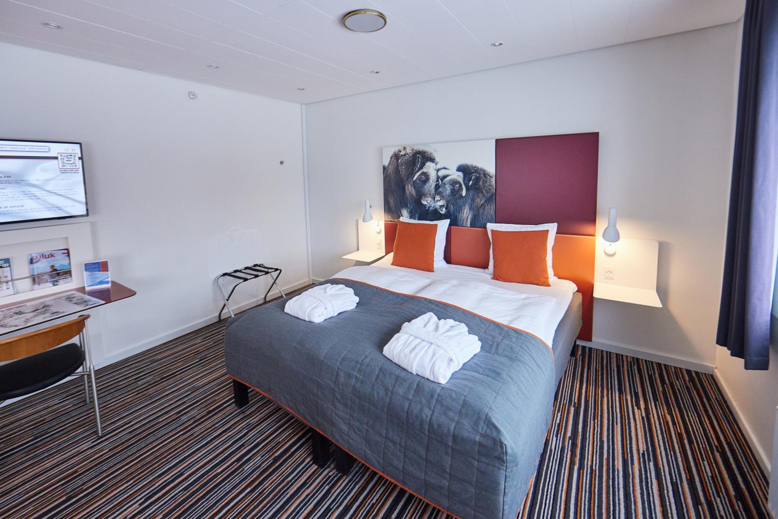 Deluxe Junior Suite photo 2