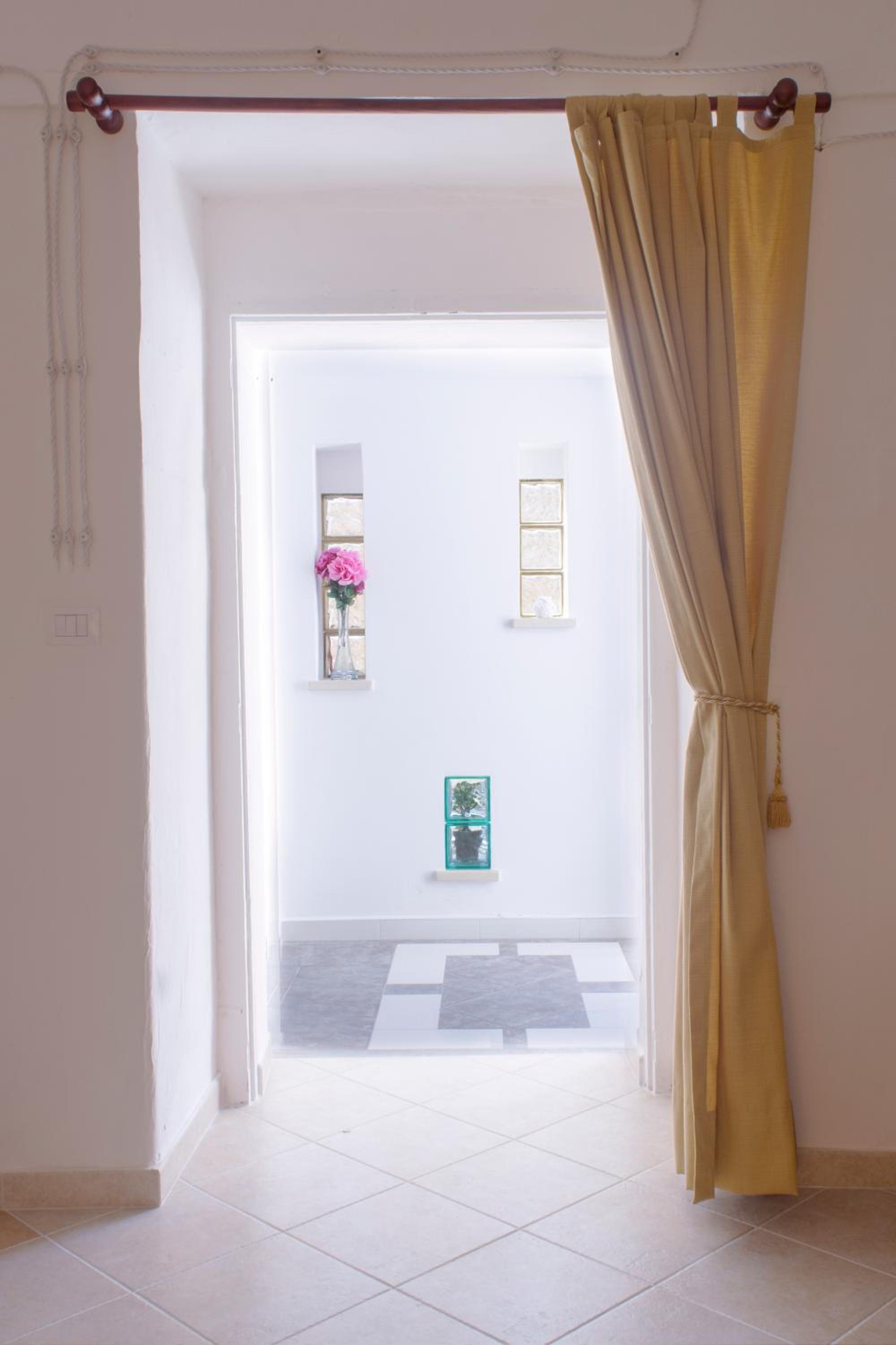 Quadruple Room with Private Bathroom - Photo 16