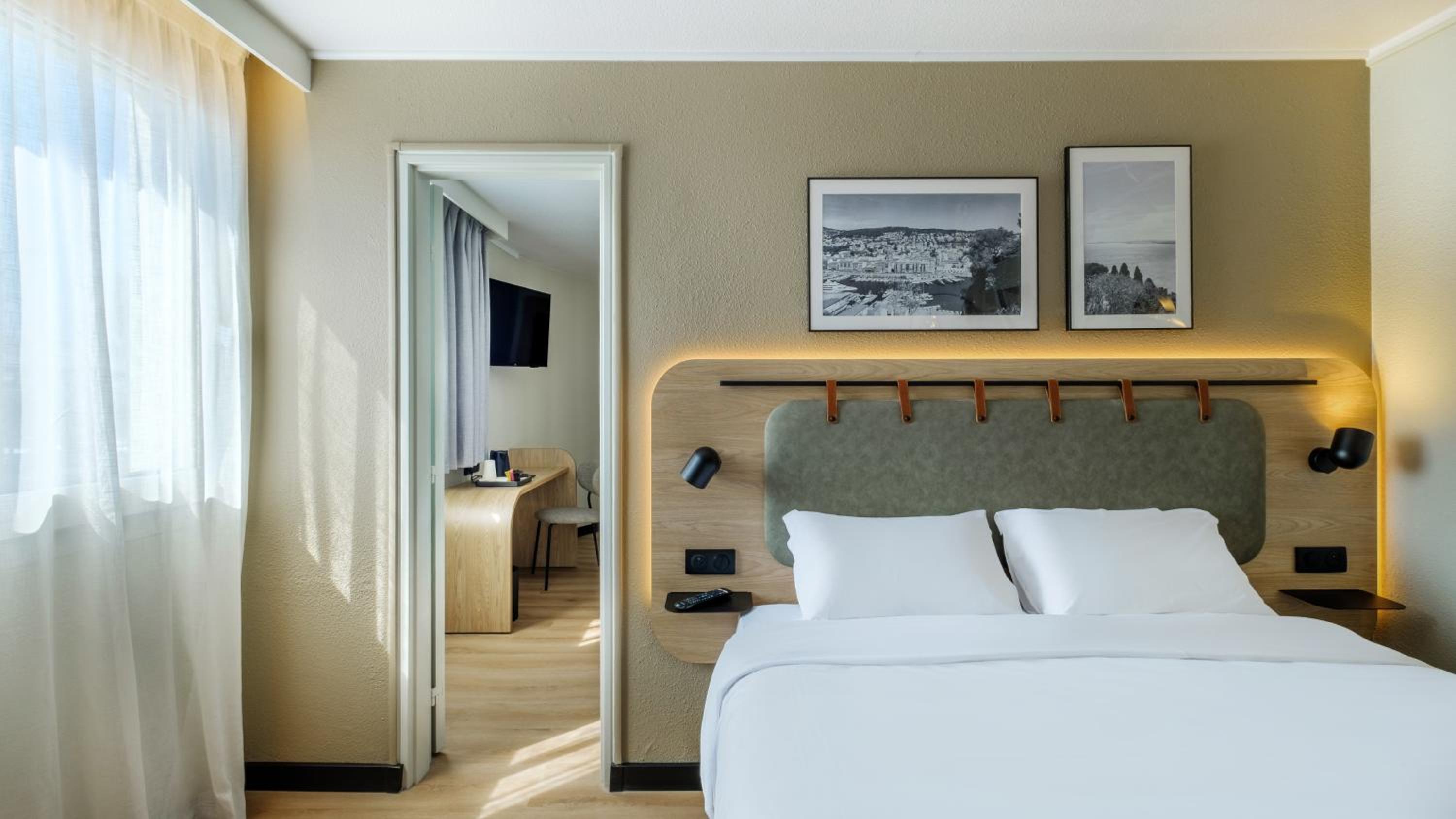 Junior Suite - 1 Queen Bed 1 Sofa Bed Double