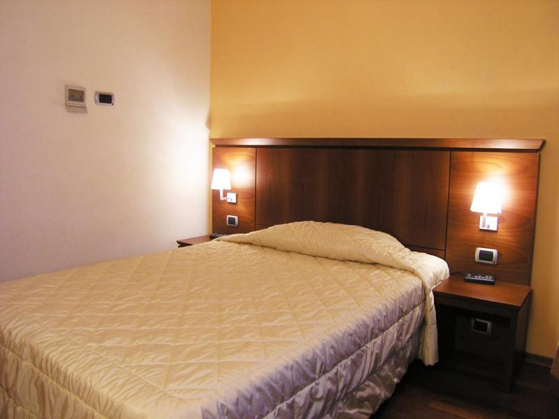 Single Room with French Bed photo 3