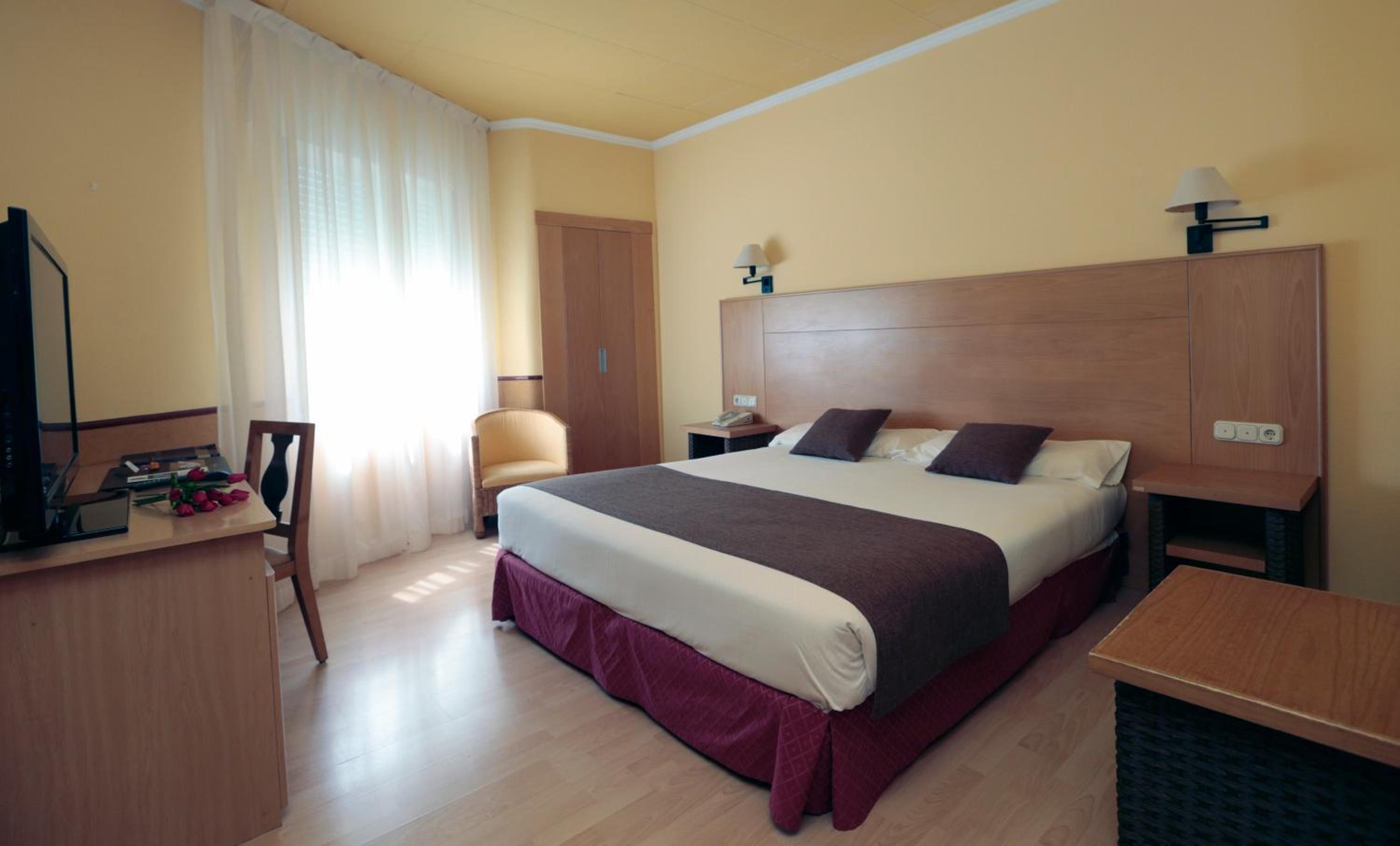 Standard Double or Twin Room - Photo 1