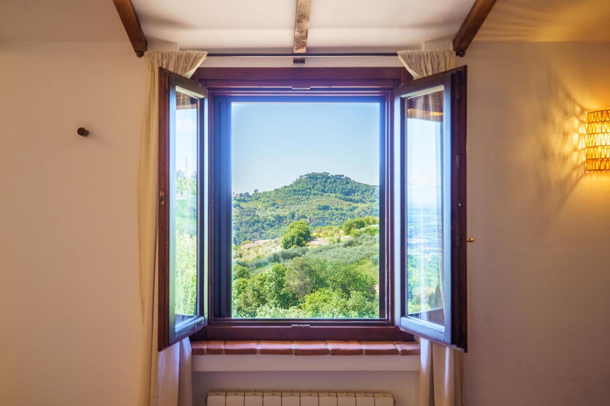 Apartment with View and Balcony photo 3