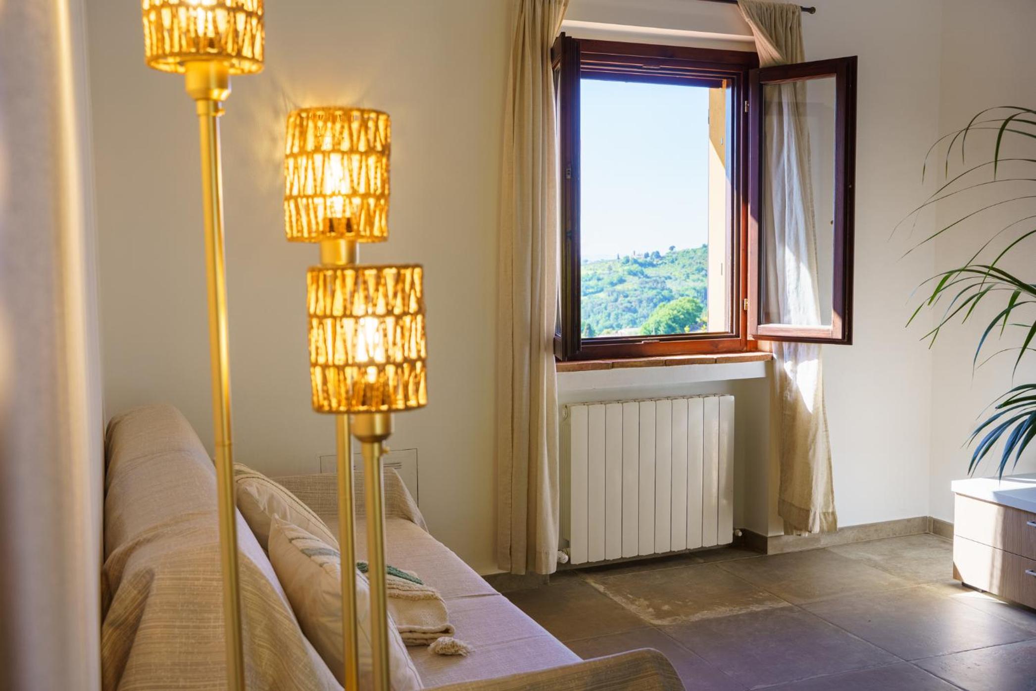 Apartment with View and Balcony photo 2