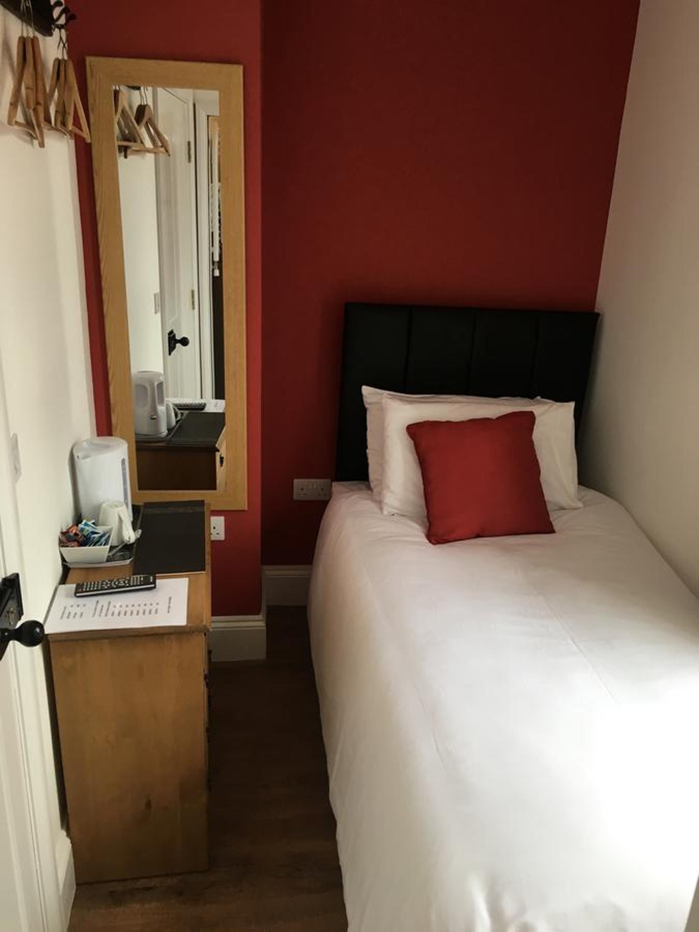 Single Room with Shared Toilet photo 1