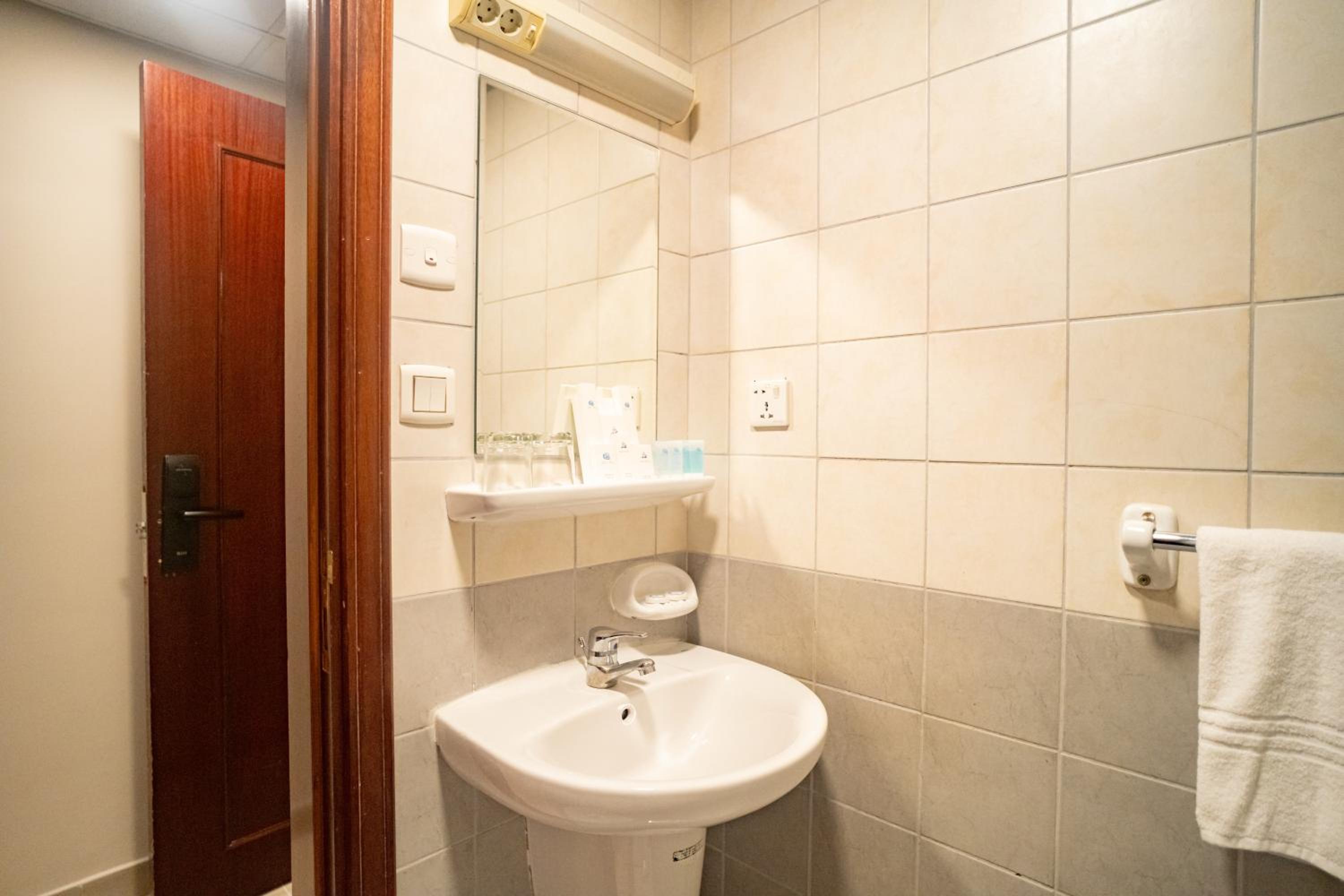 Standard Quadruple Room - Photo 3