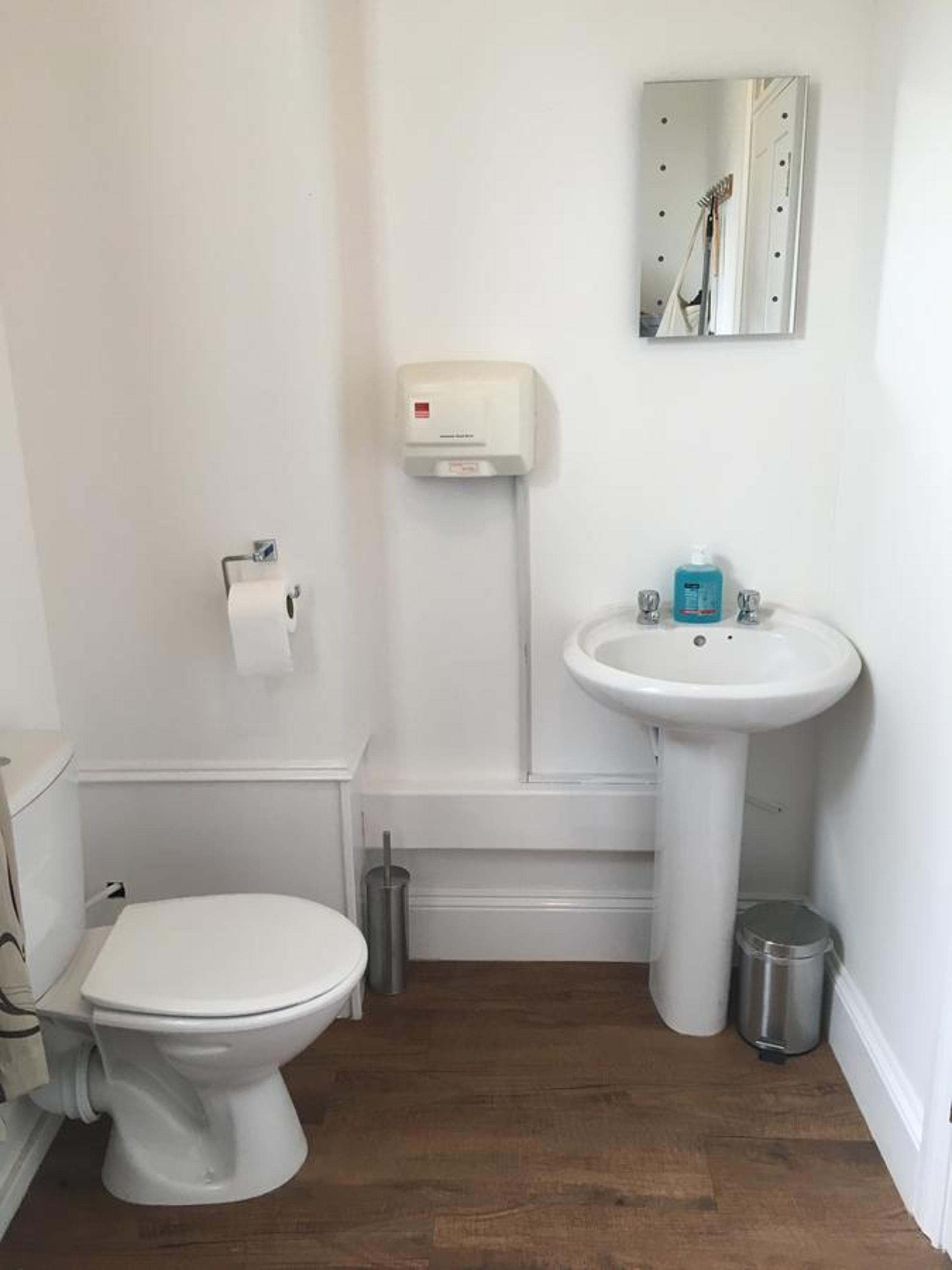 Single Room with Shared Toilet photo 3