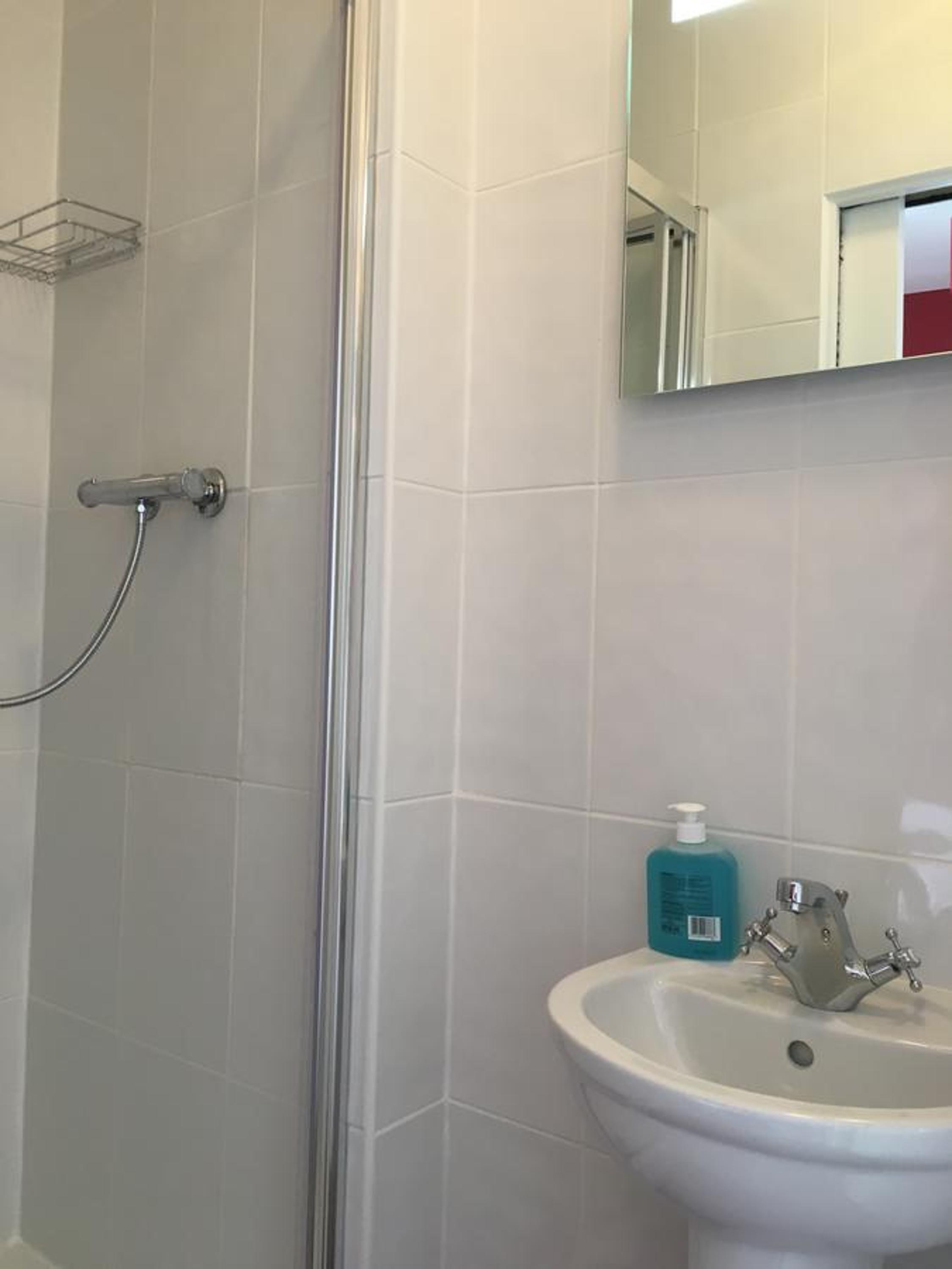 Single Room with Shared Toilet photo 2