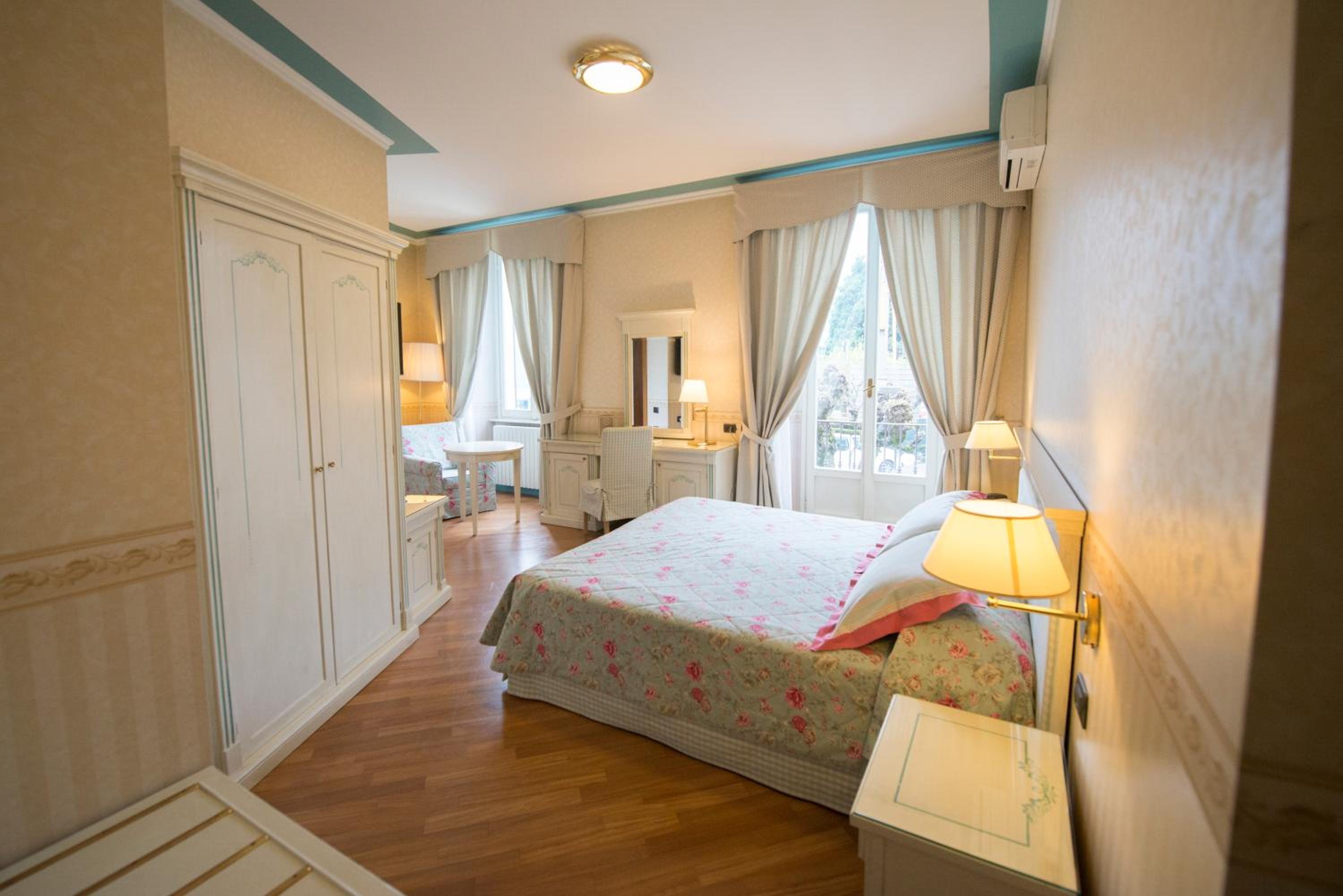 Double Room with Lake View