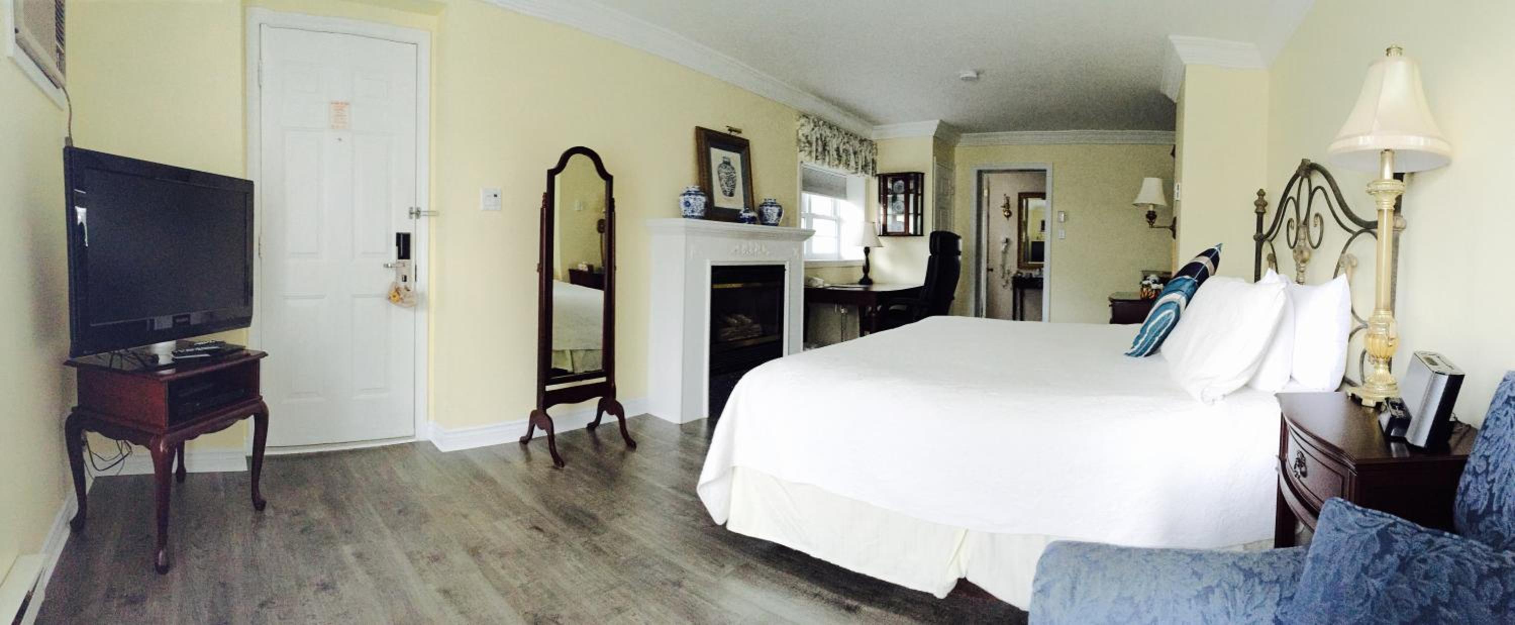 King Suite with Garden View photo 2