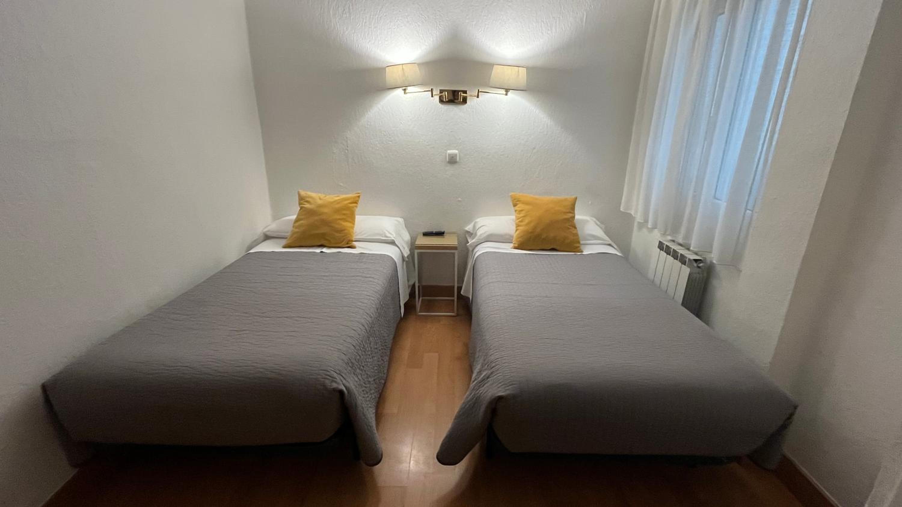 Twin Room - Photo 6