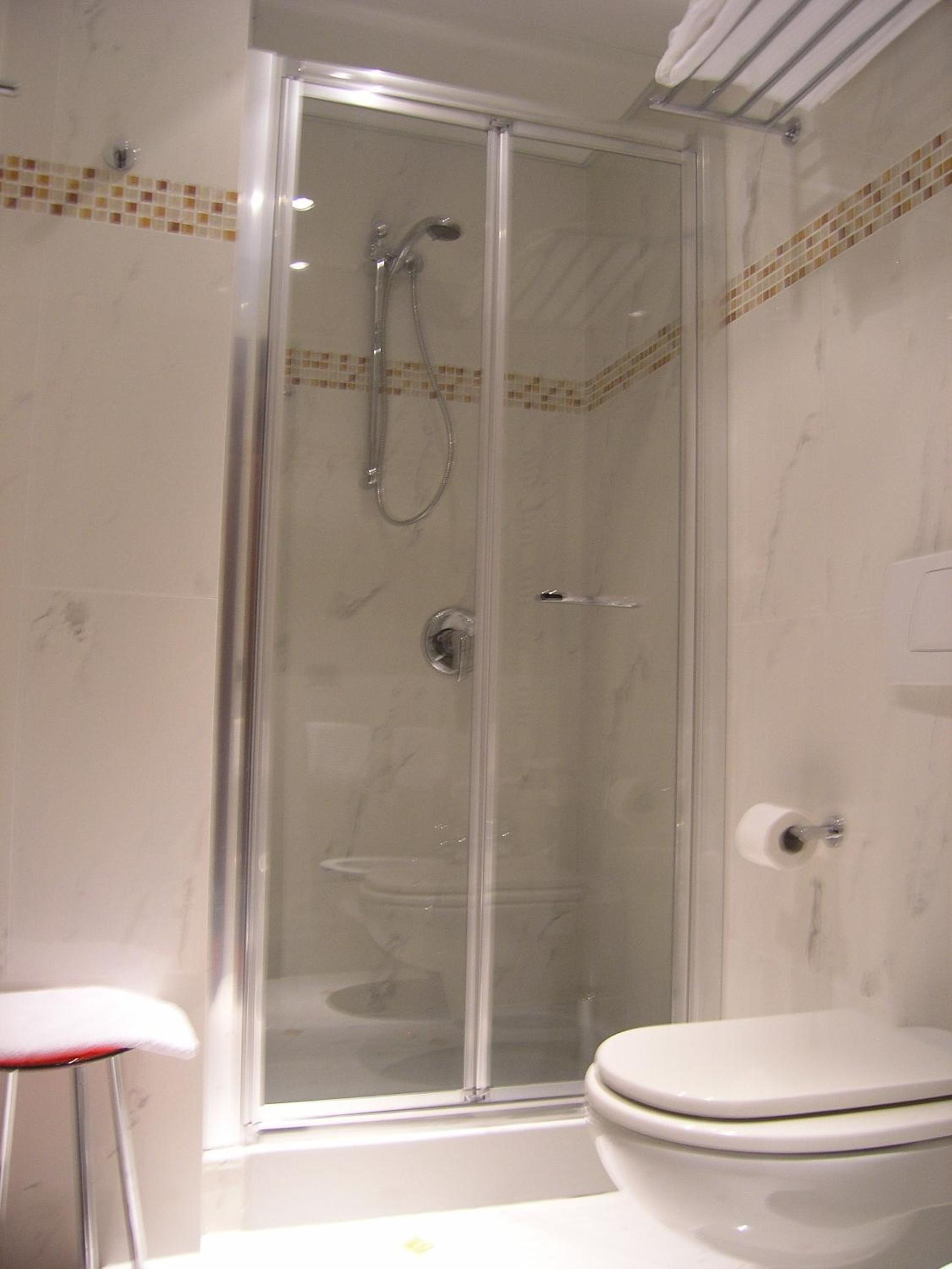 Double Room - Photo 8